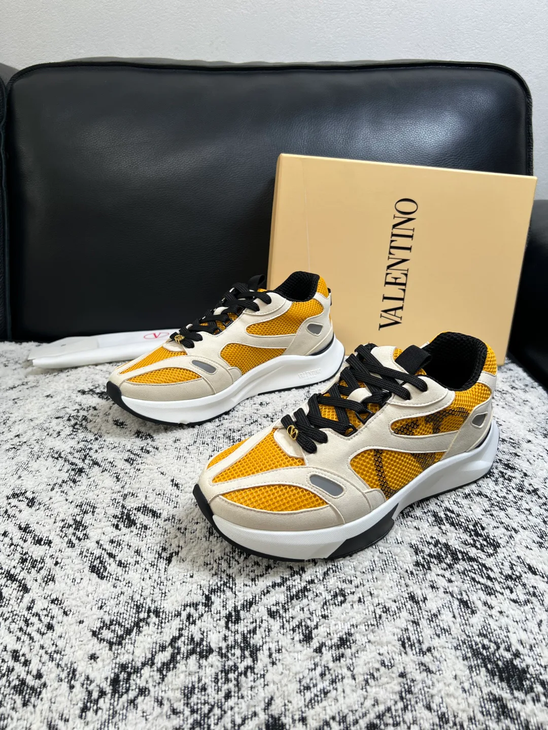 Men's Sneakers VALENTINO 17429903