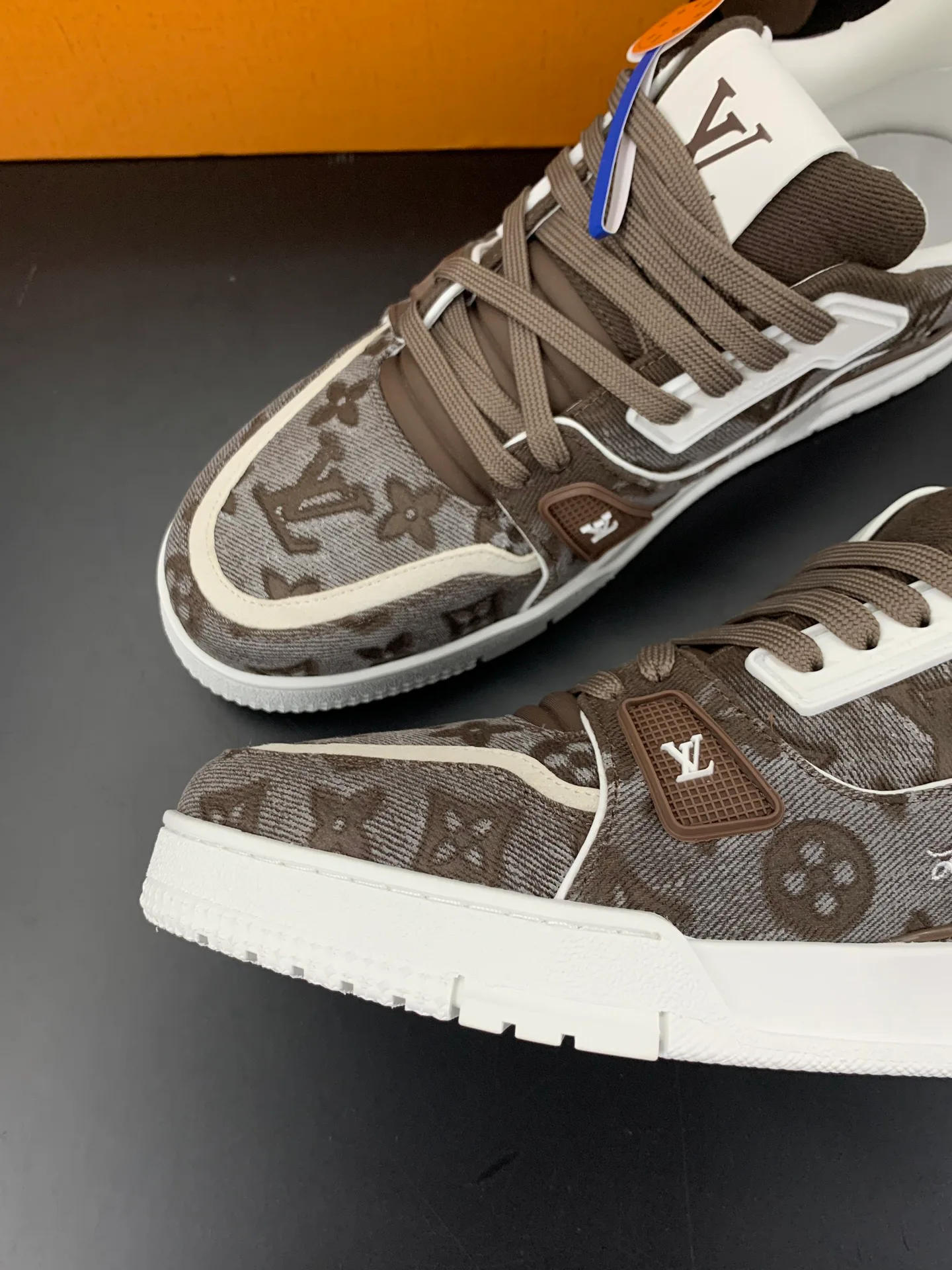 Women's Sneakers LOUIS VUITTON 17545278