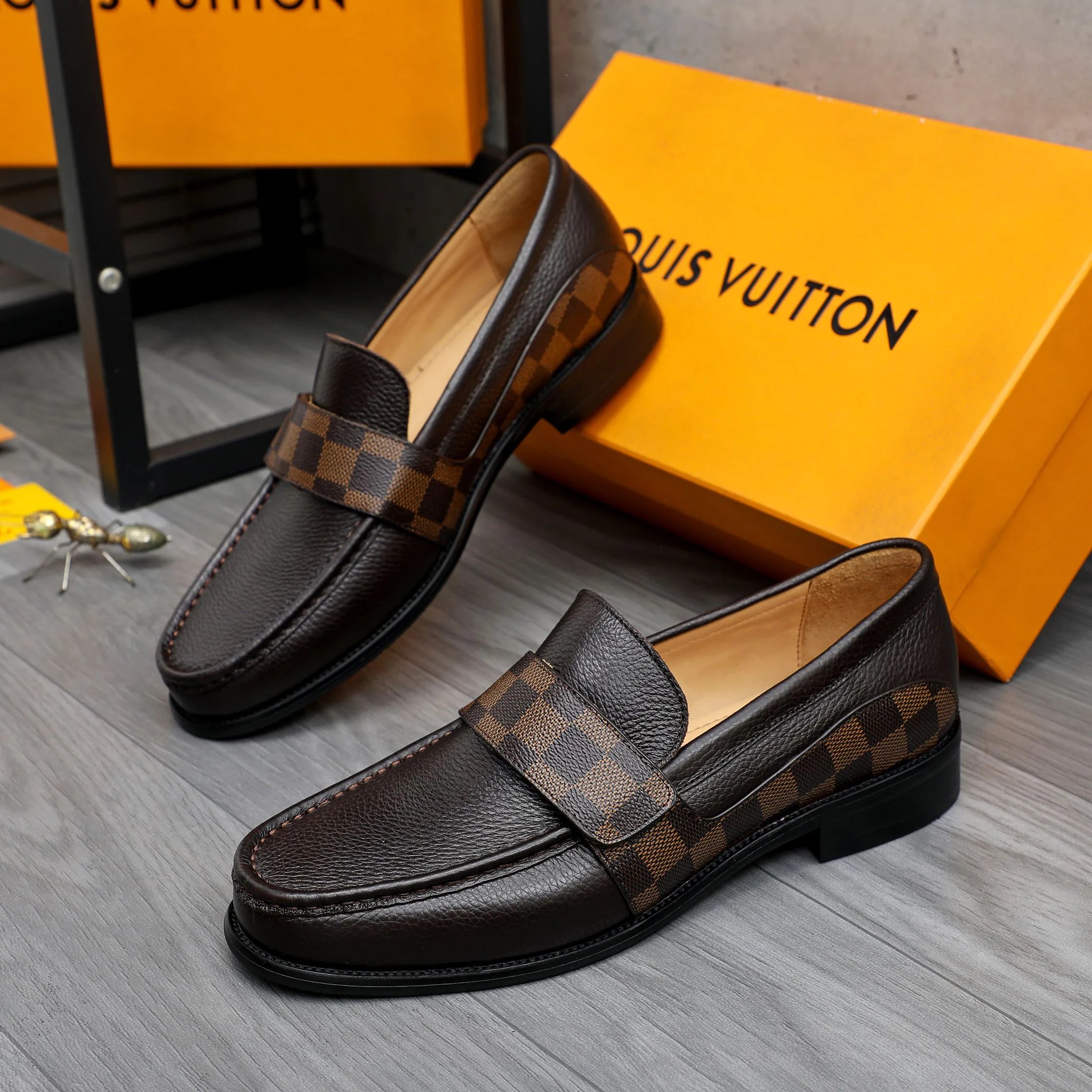 Men's Loafers And Dress Shoes LOUIS VUITTON 17812319