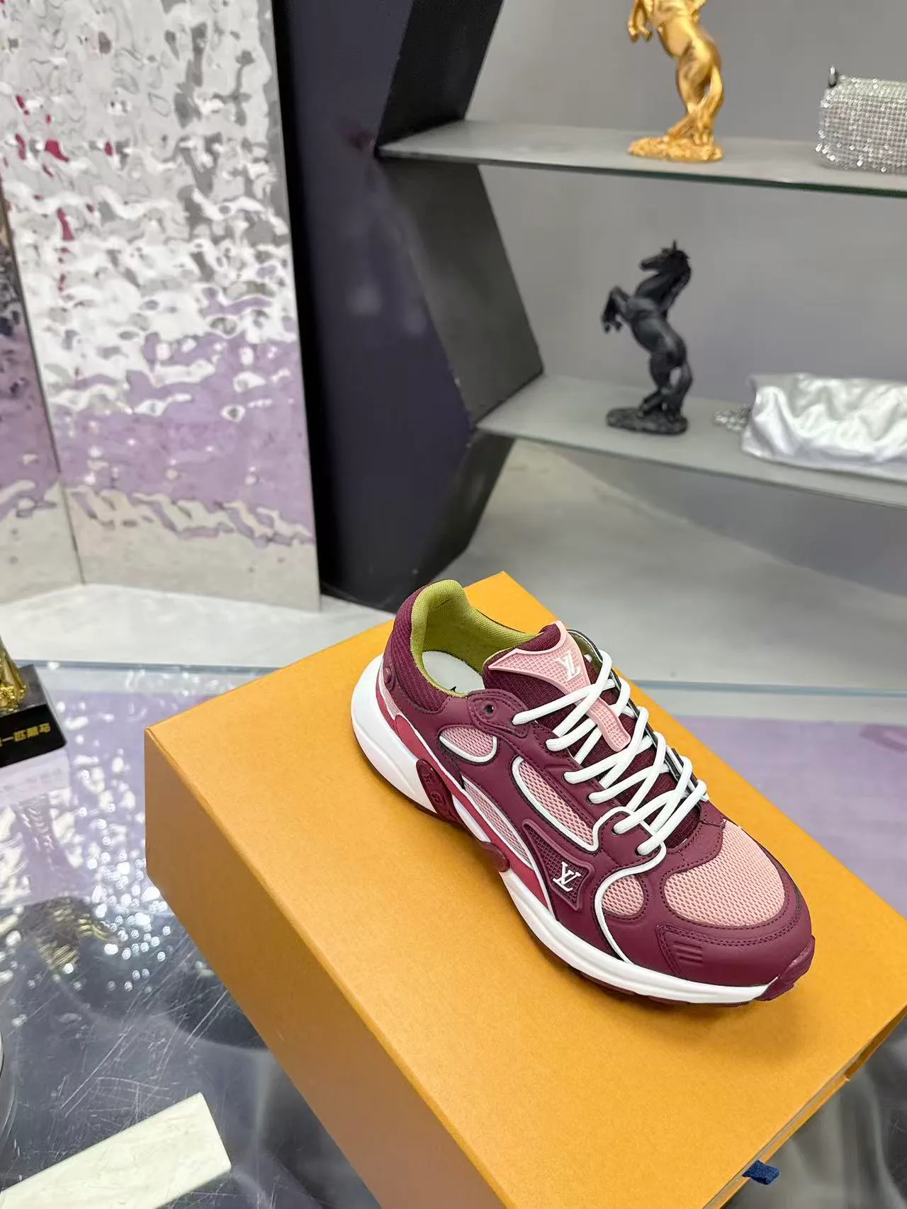 Women's Sneakers LOUIS VUITTON 17530424