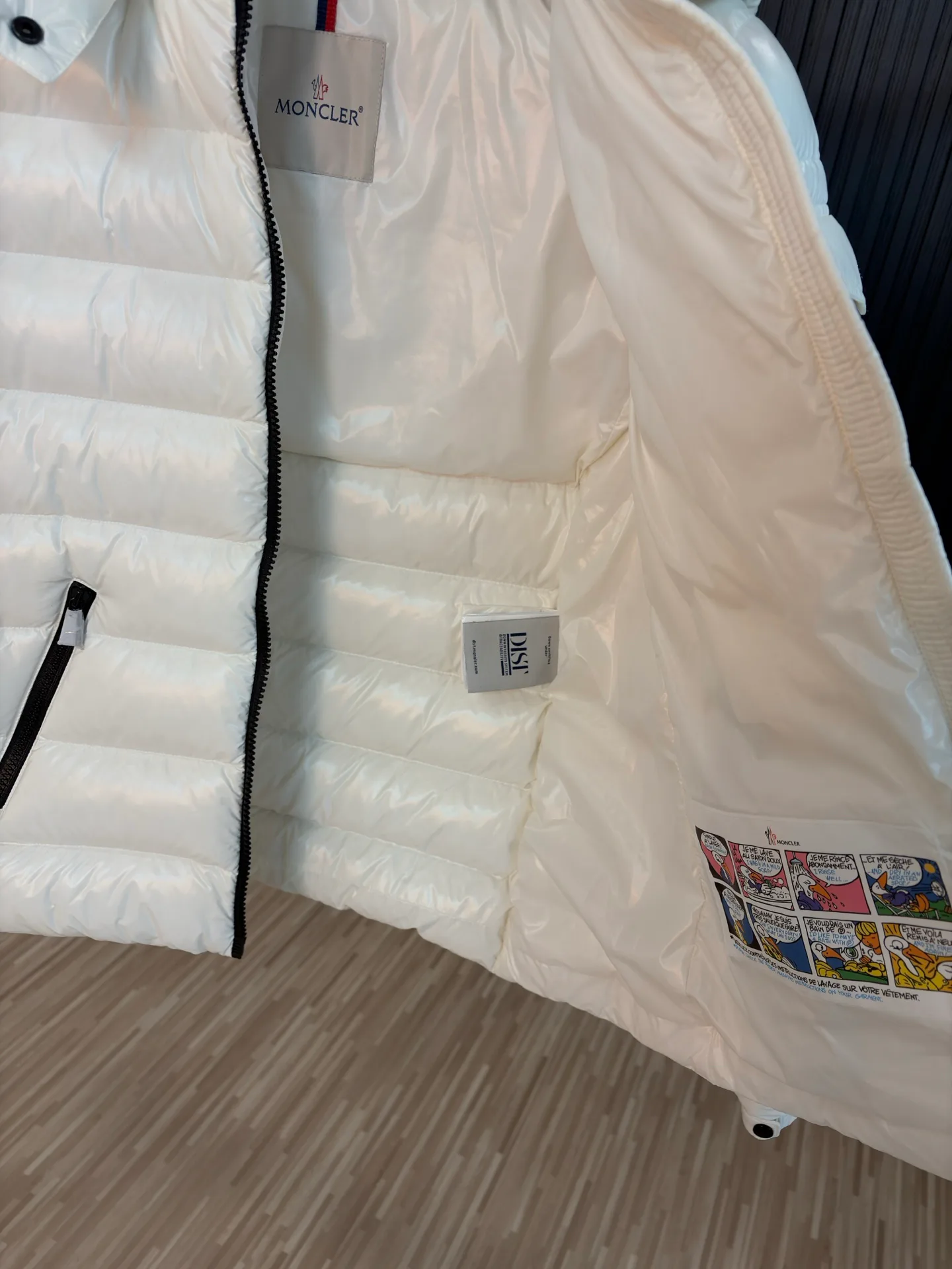 Women's Jackets And Down Jackets MONCLER 17927268