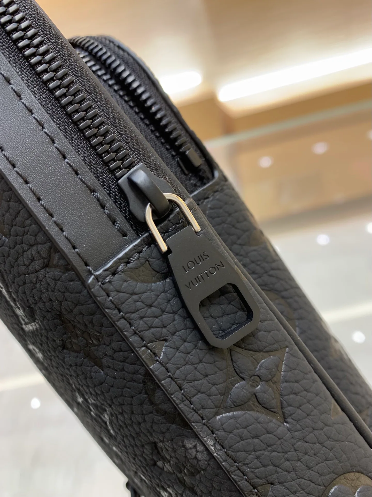 Women's Shoulder Bags LOUIS VUITTON 17802507