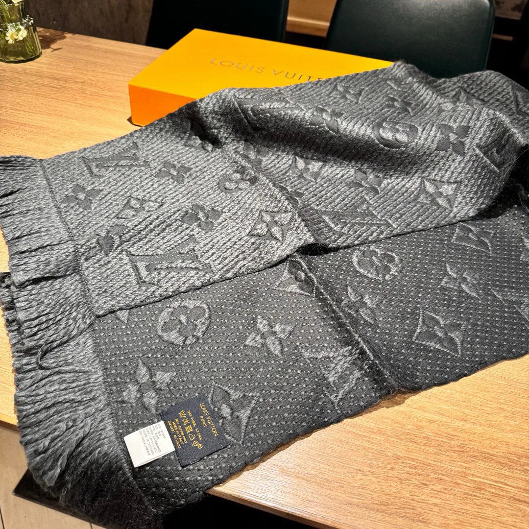 Scarves LOUIS VUITTON 18002696