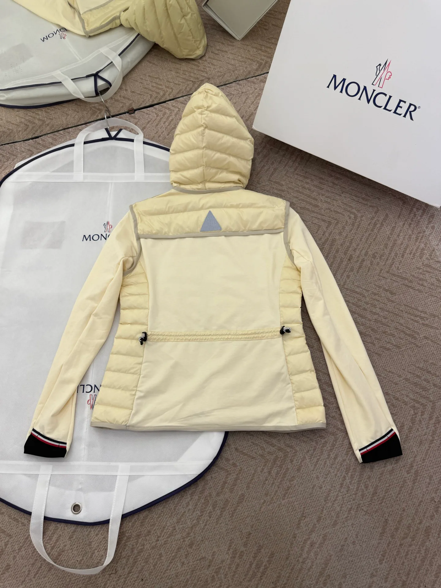 Women's Jackets And Down Jackets MONCLER 17922014