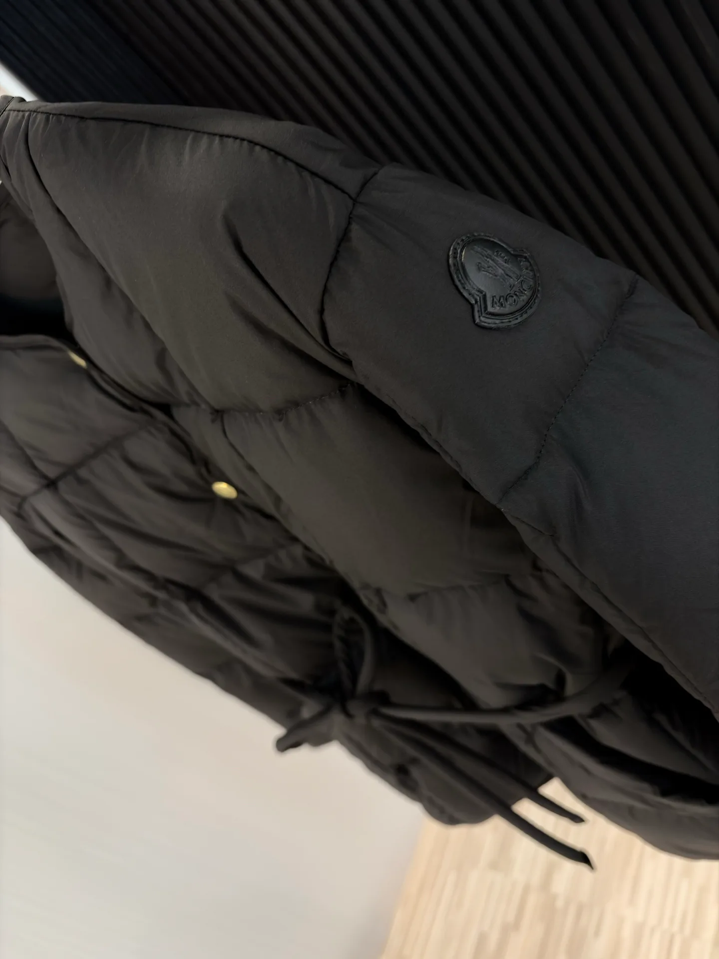 Women's Jackets And Down Jackets MONCLER 18537976