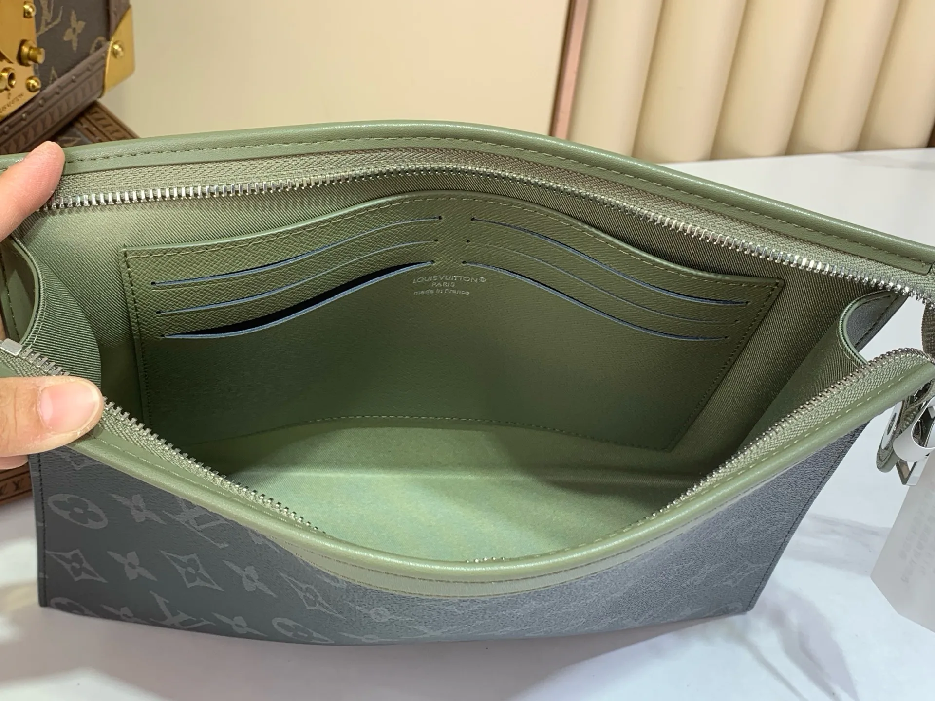 Women's Clutches LOUIS VUITTON 17499385