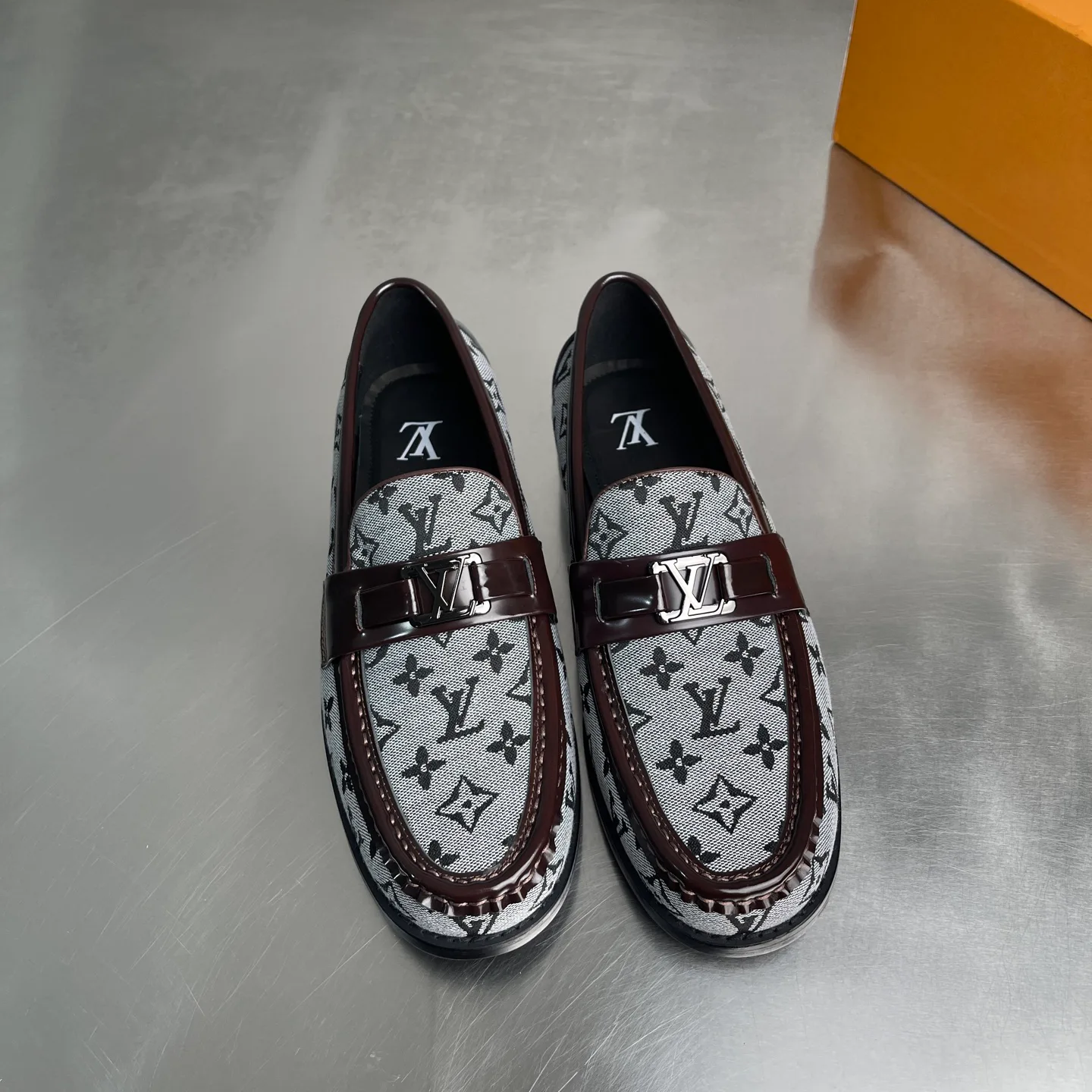 Men's Loafers And Dress Shoes LOUIS VUITTON 18519404