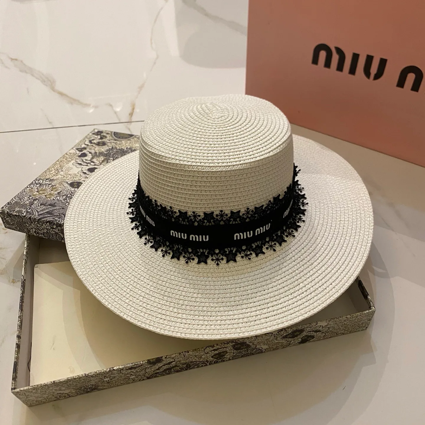Hats MIU MIU 17498288