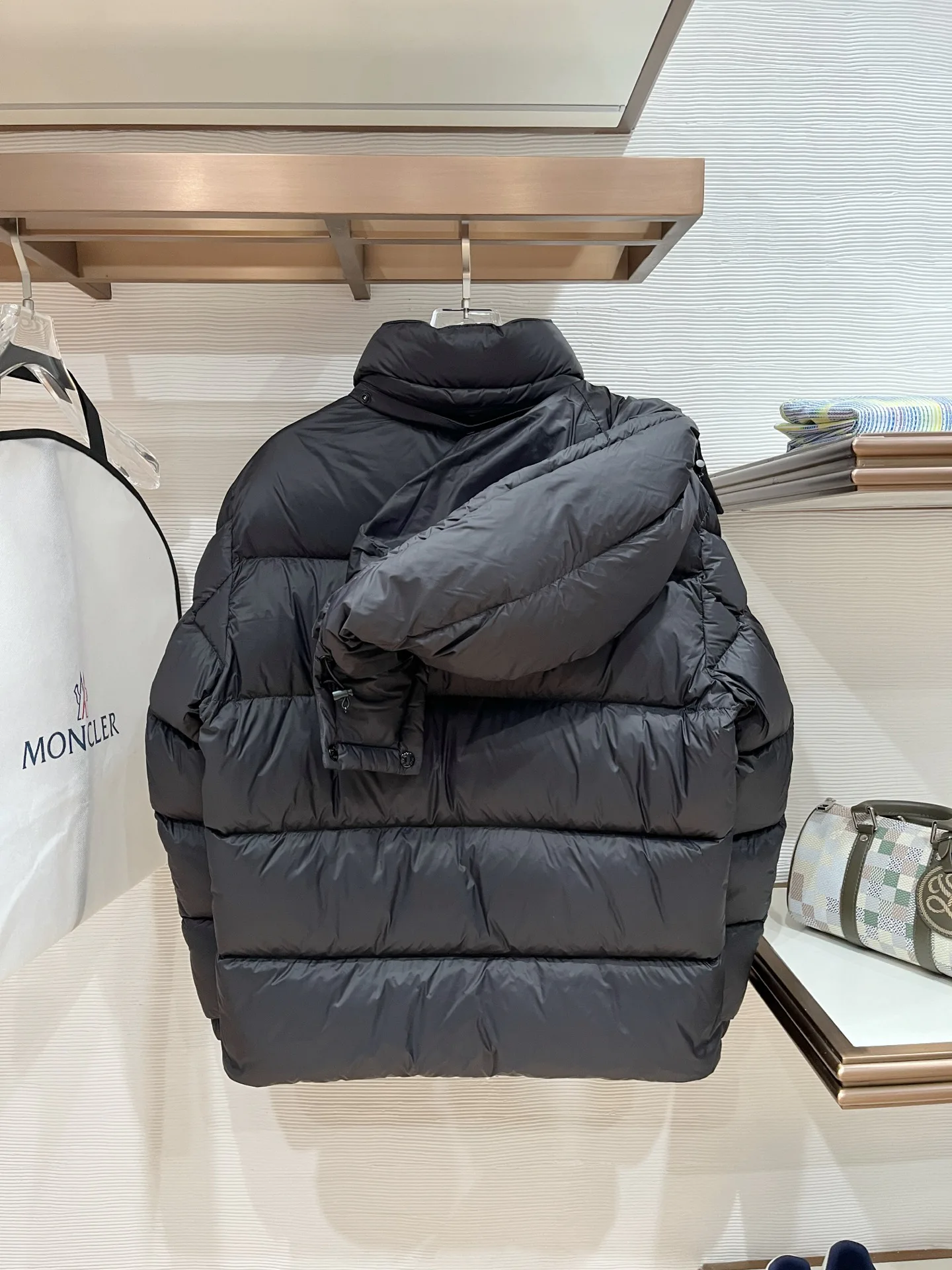 Men's Jackets And Down Jackets MONCLER 17930655