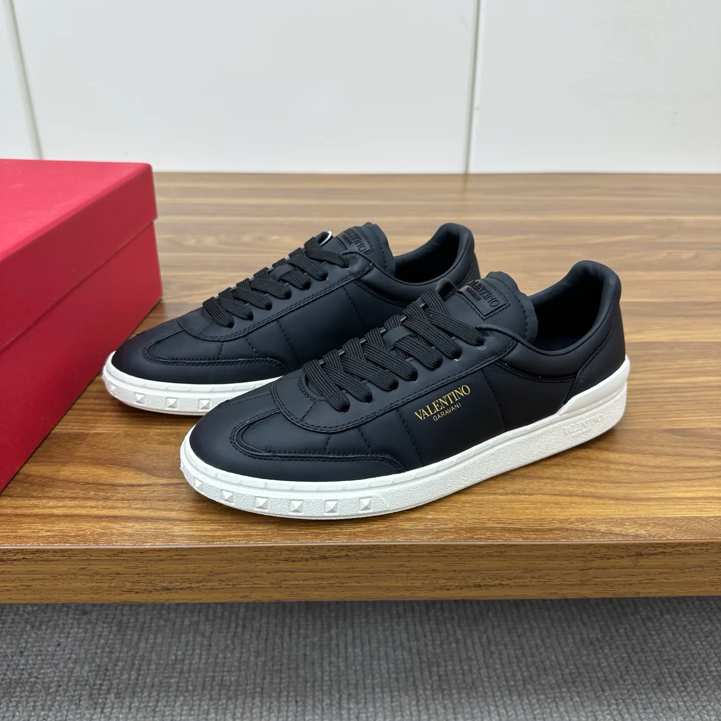 Men's Sneakers VALENTINO 18103435