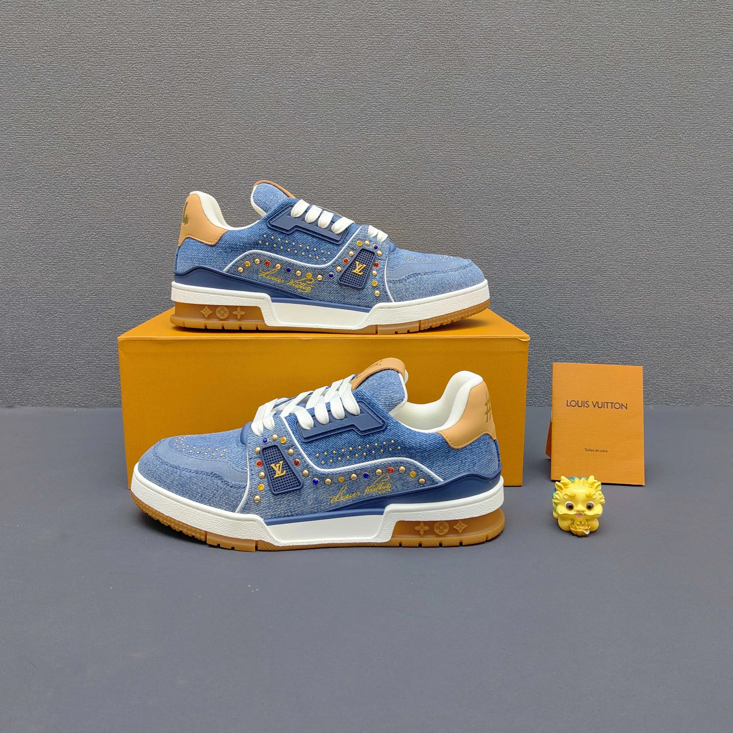 Women's Sneakers LOUIS VUITTON 17725105