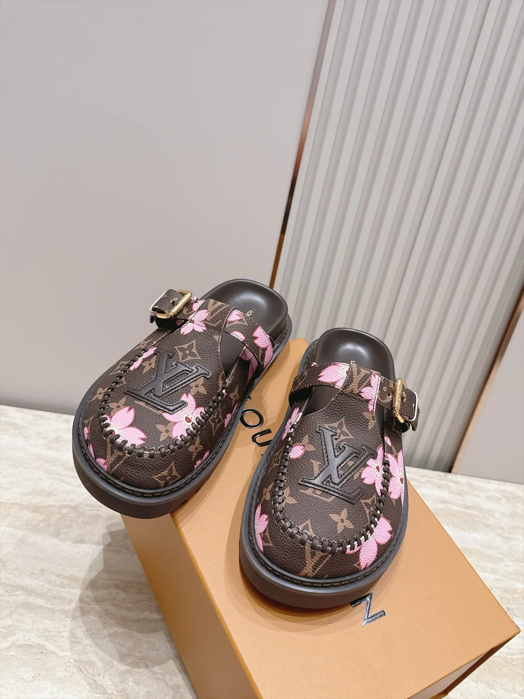 Women's Mules And Clogs LOUIS VUITTON 18198377