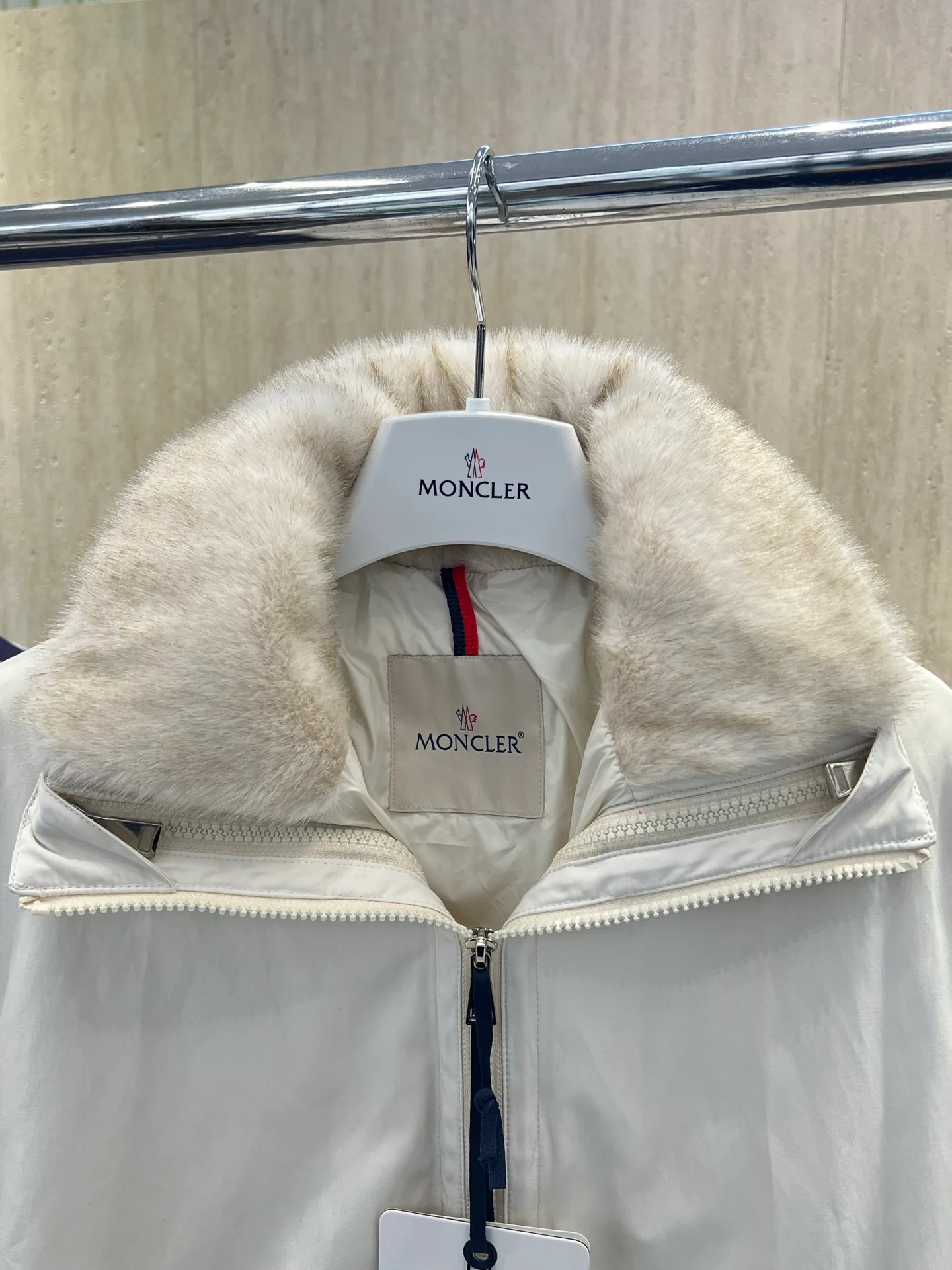 Women's Jackets And Down Jackets MONCLER 17959167