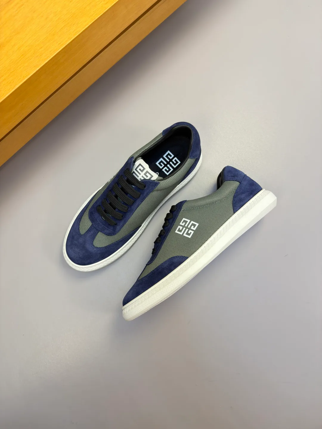 Кроссовки Мужские Givenchy 18597815