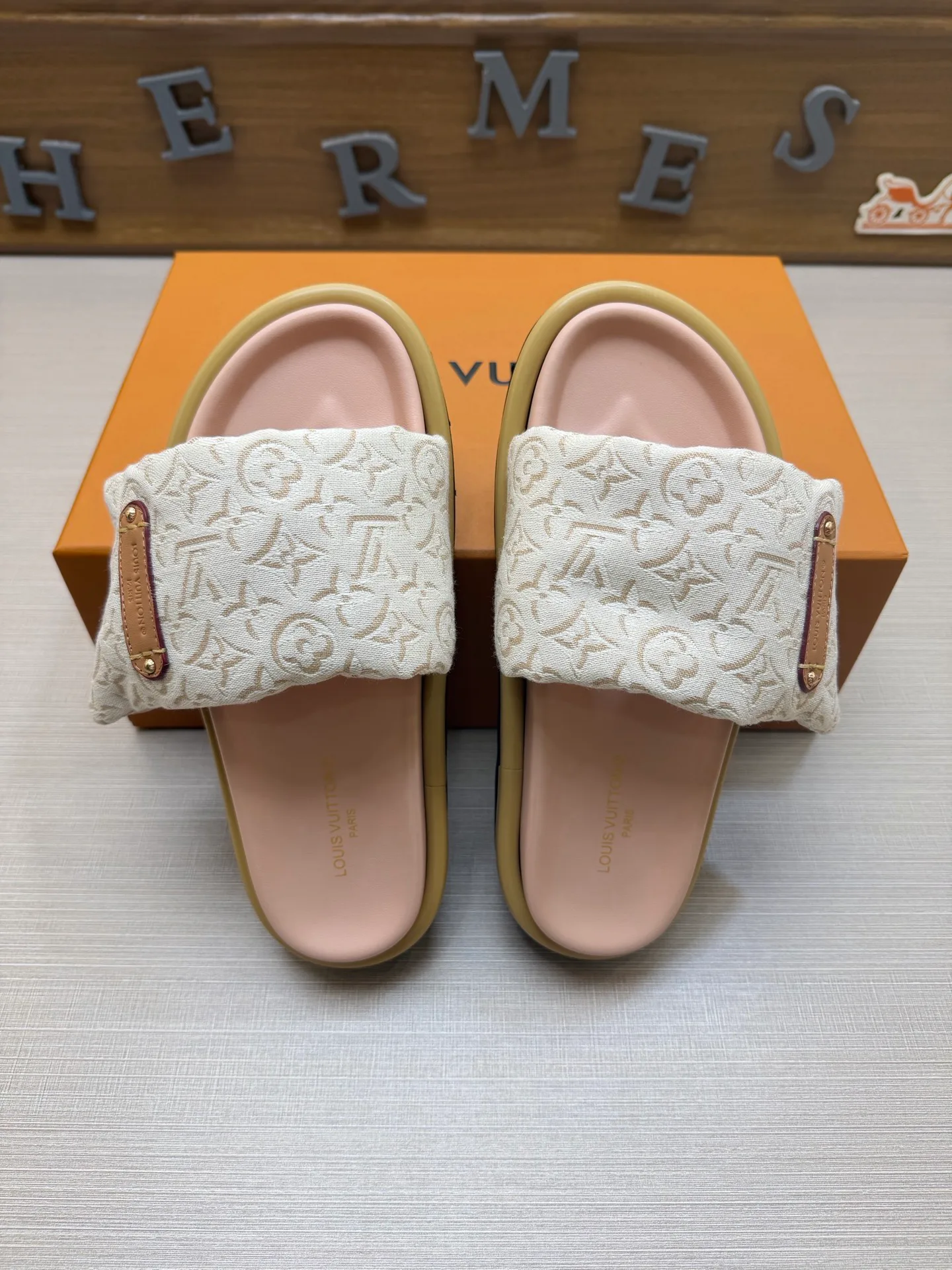 Women's Flip-Flops LOUIS VUITTON 18011827