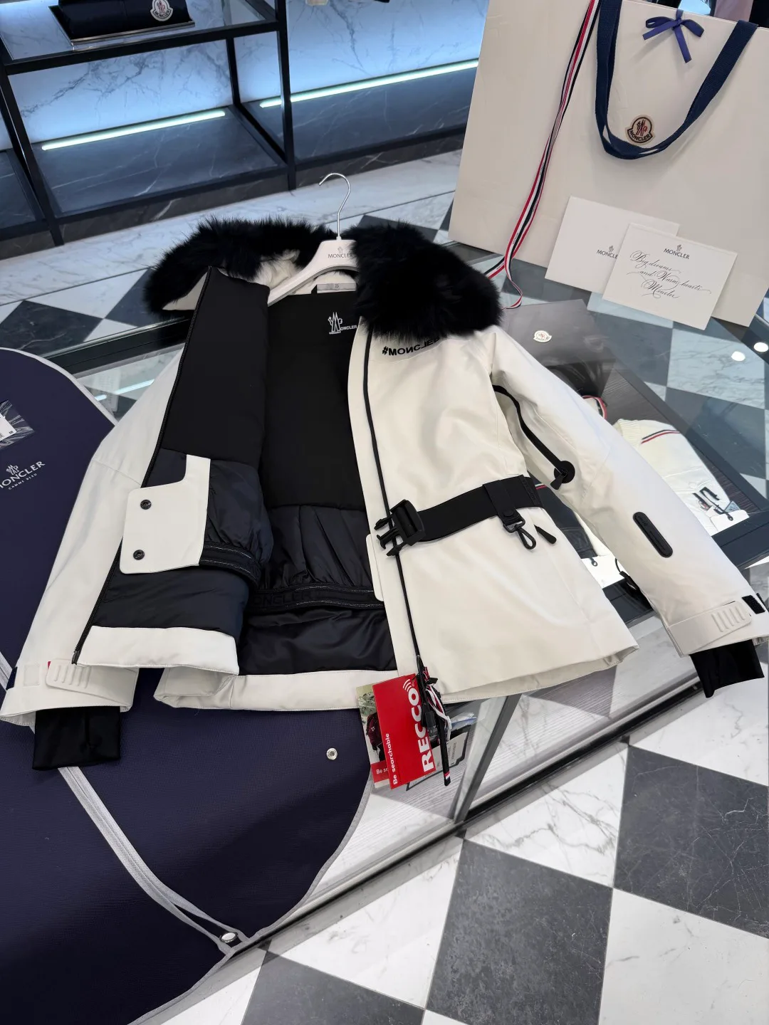Women's Jackets And Down Jackets MONCLER 18133610
