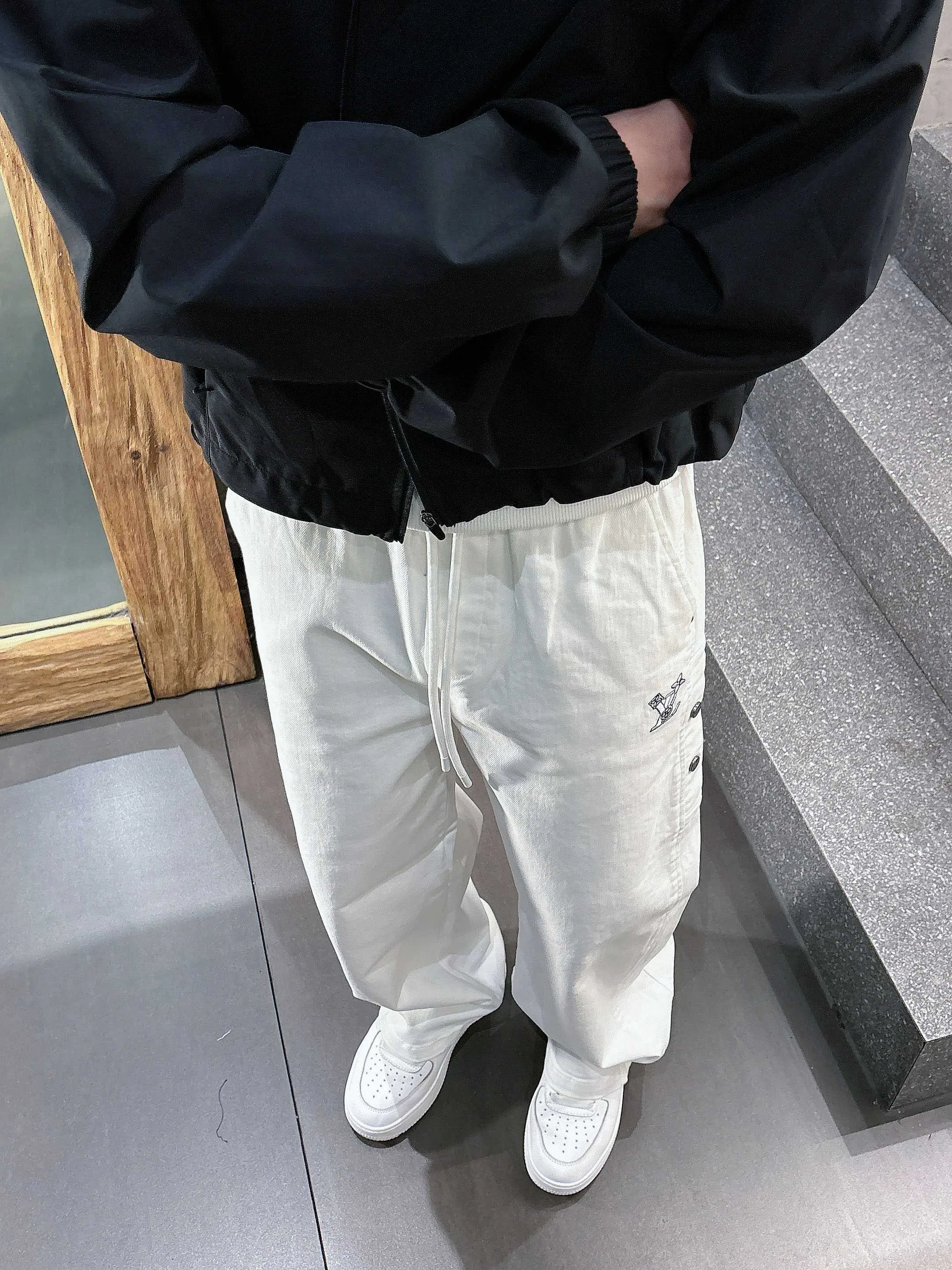 Men's Trousers LOUIS VUITTON 18368716