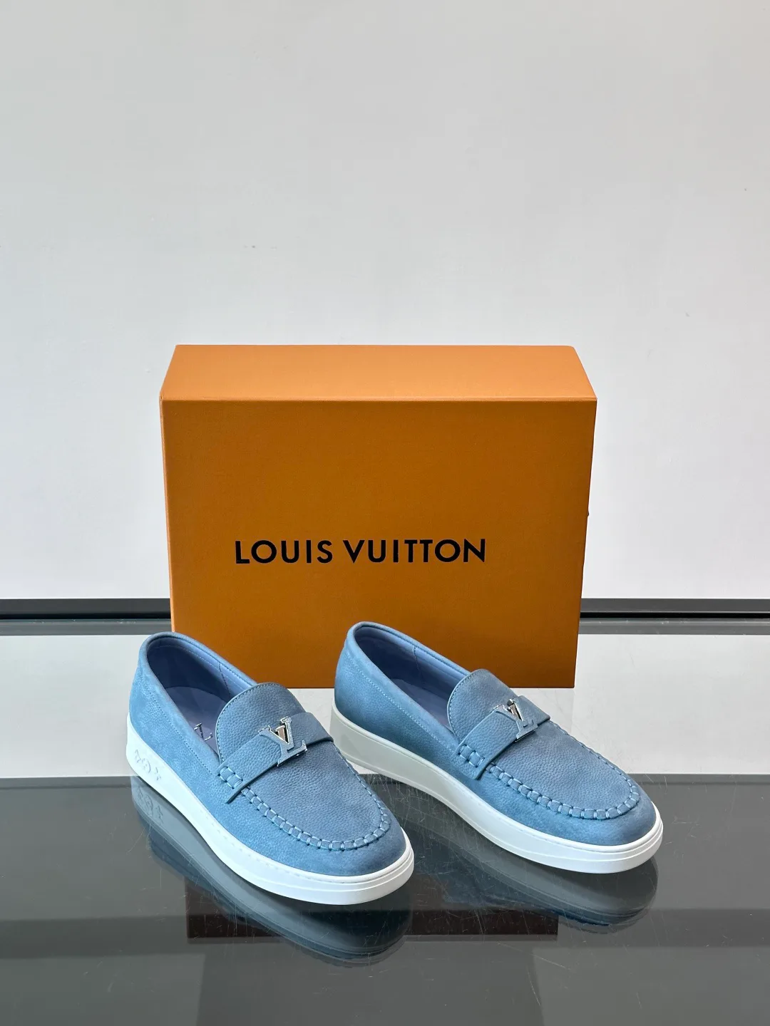Men's Loafers And Dress Shoes LOUIS VUITTON 17411067