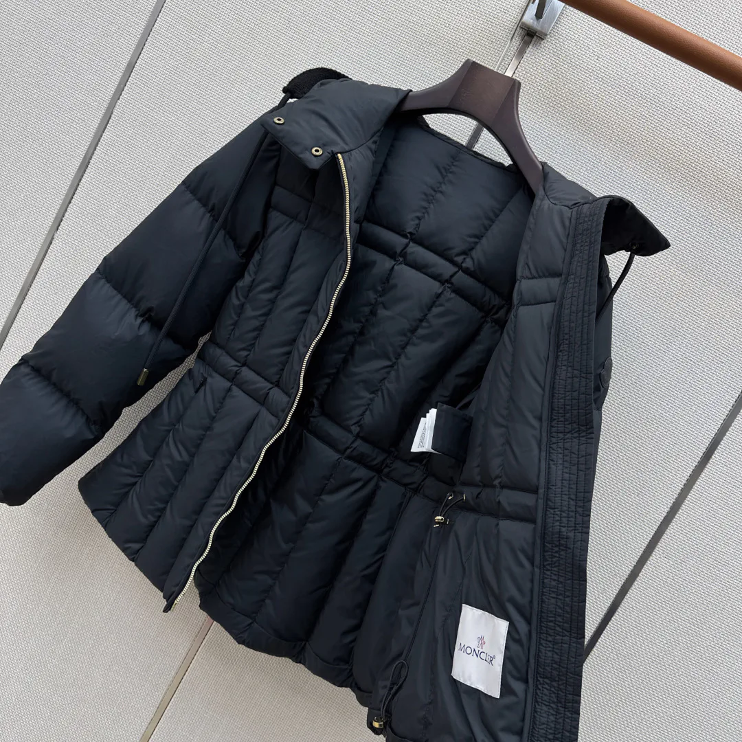 Women's Jackets And Down Jackets MONCLER 18015562