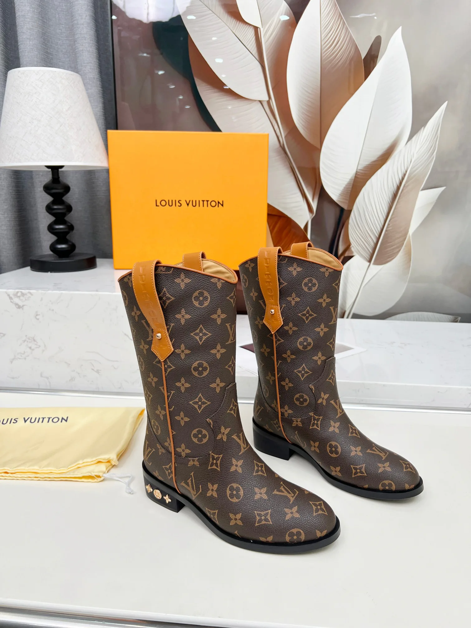 Women's Ankle Boots LOUIS VUITTON 17948506