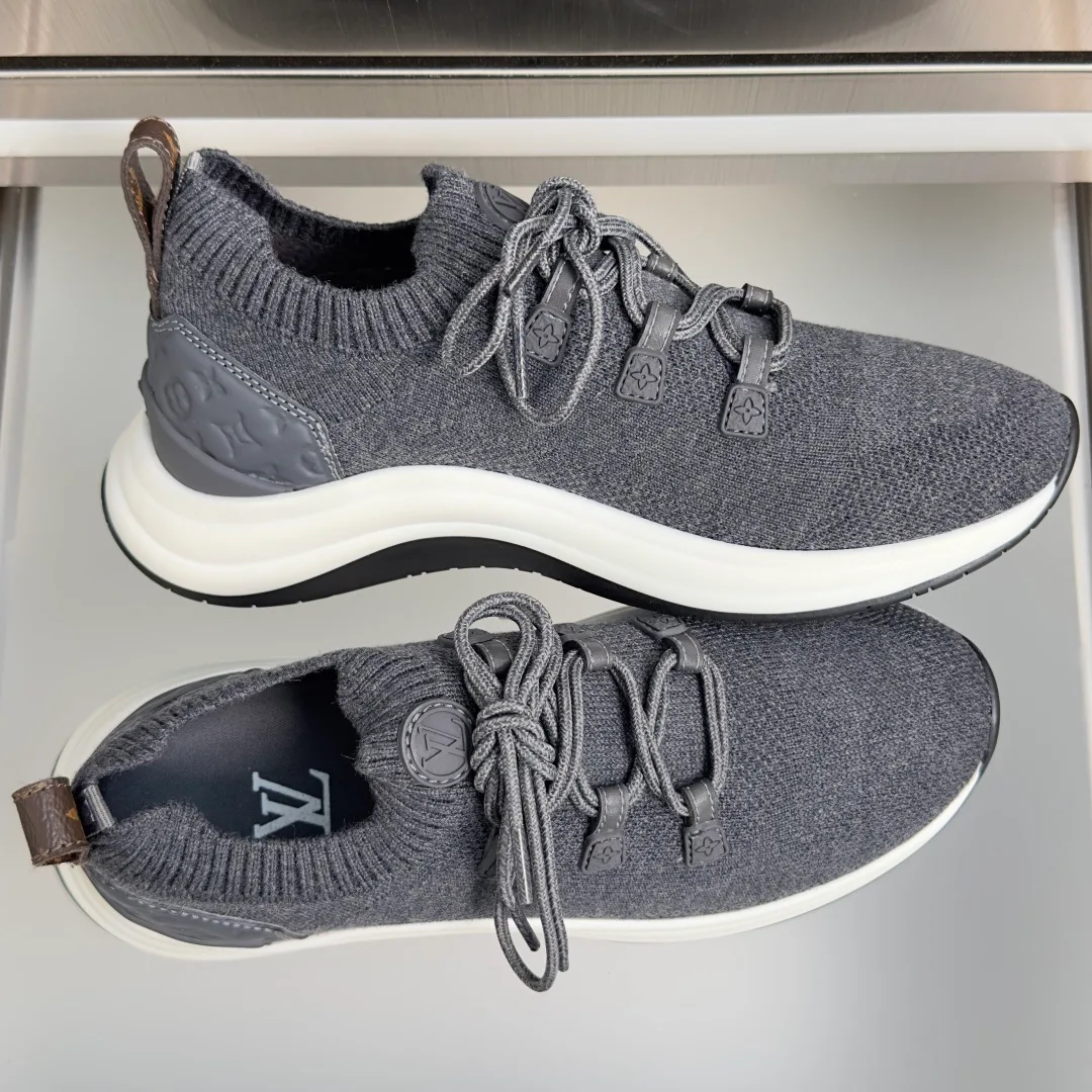 Women's Sneakers LOUIS VUITTON 17950528