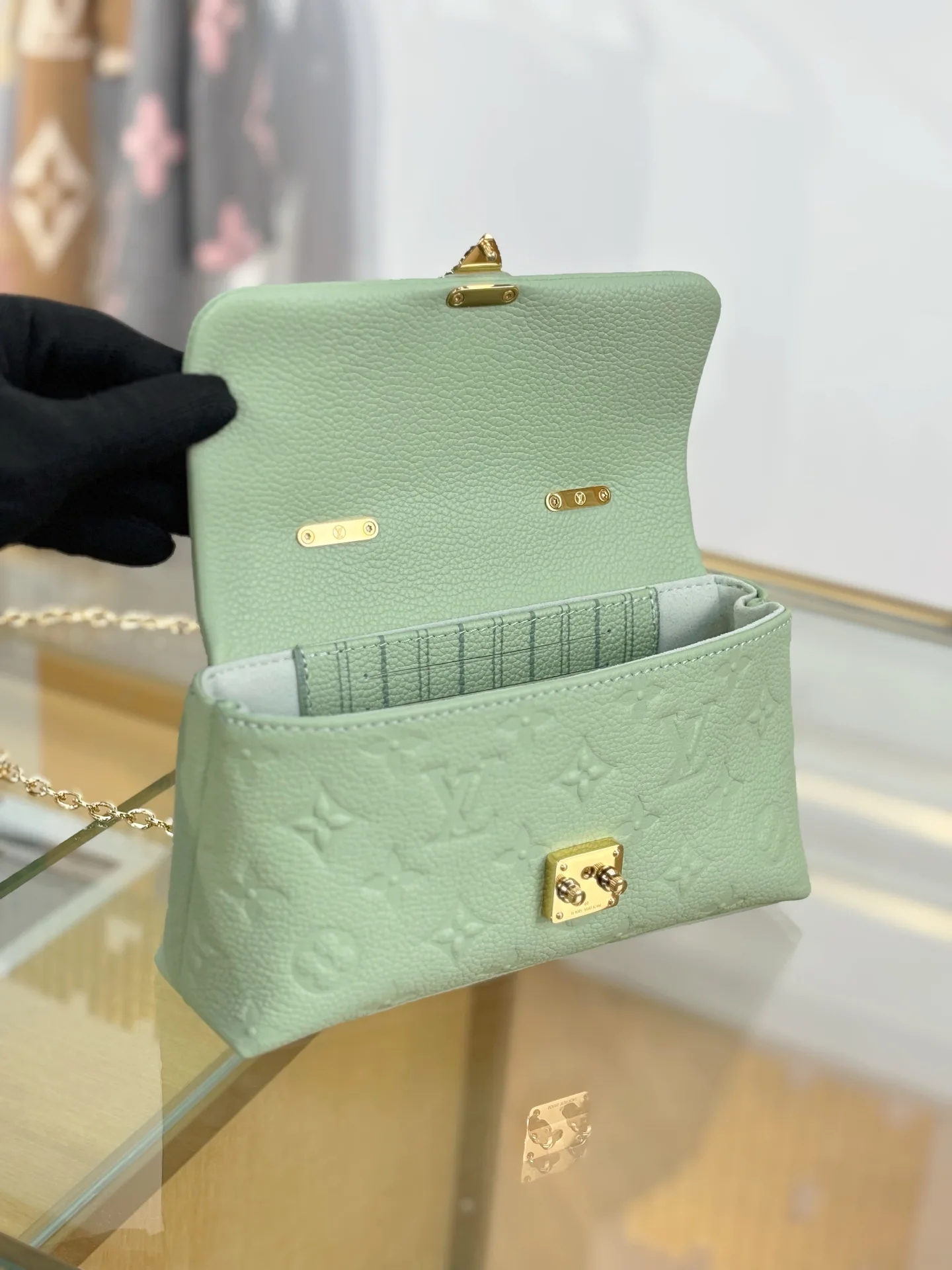 Women's Classic Handbags LOUIS VUITTON 17979805