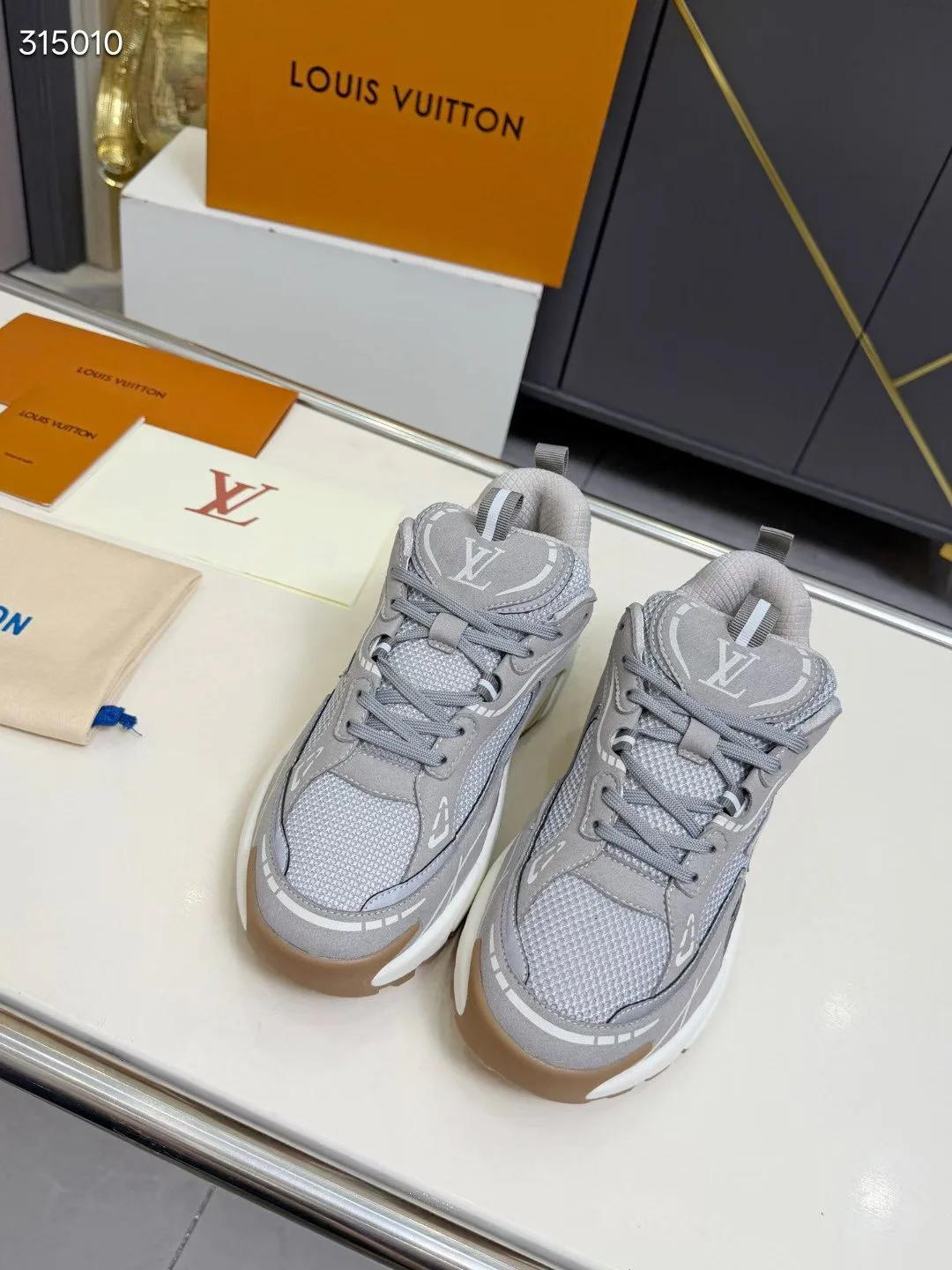 Men's Sneakers LOUIS VUITTON 17961806