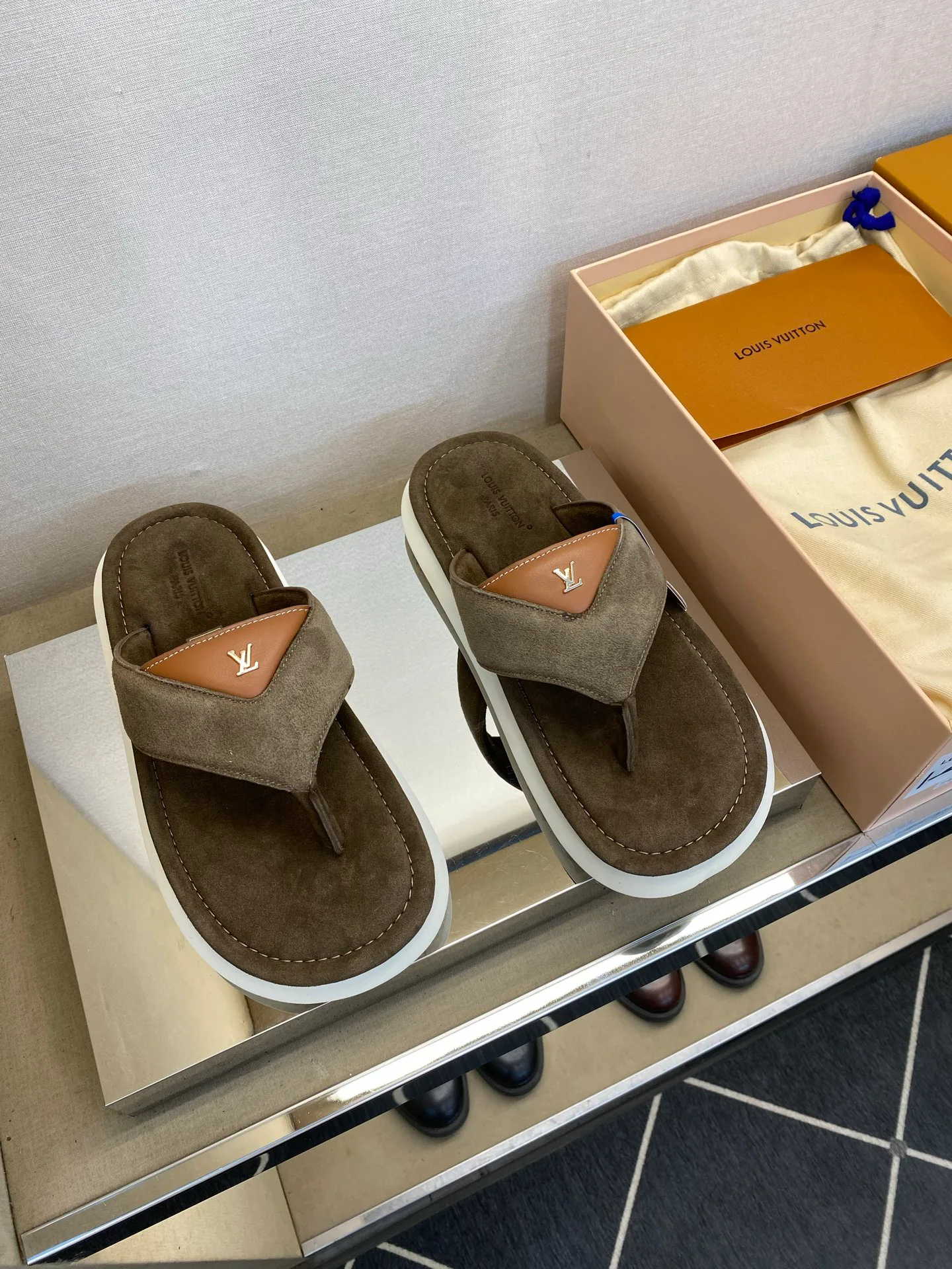 Men's Flip-Flops LOUIS VUITTON 17706368
