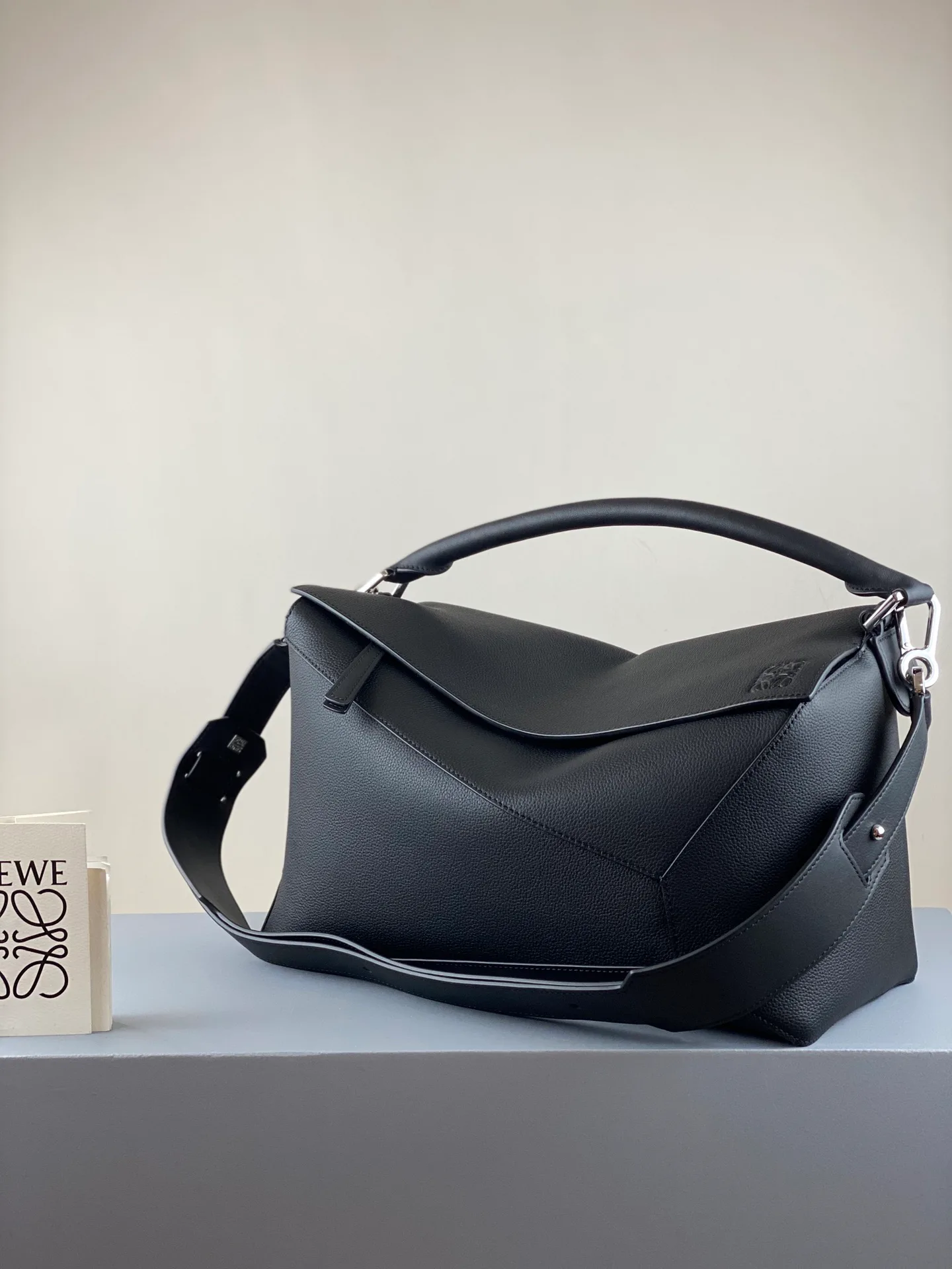 Women's Classic Handbags LOEWE 18177572