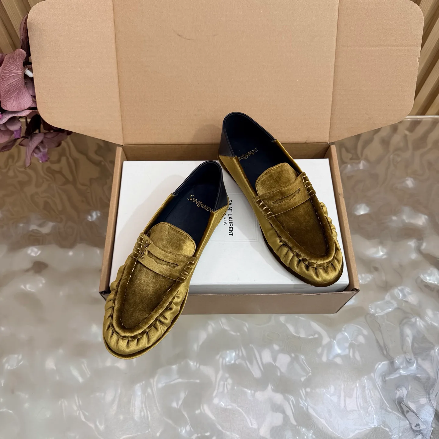 Women's Loafers And Moccasins SAINT LAURENT 17926444