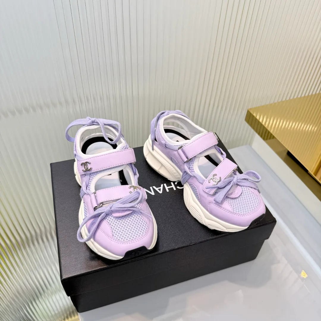 Women's Sneakers CHANEL 18366971
