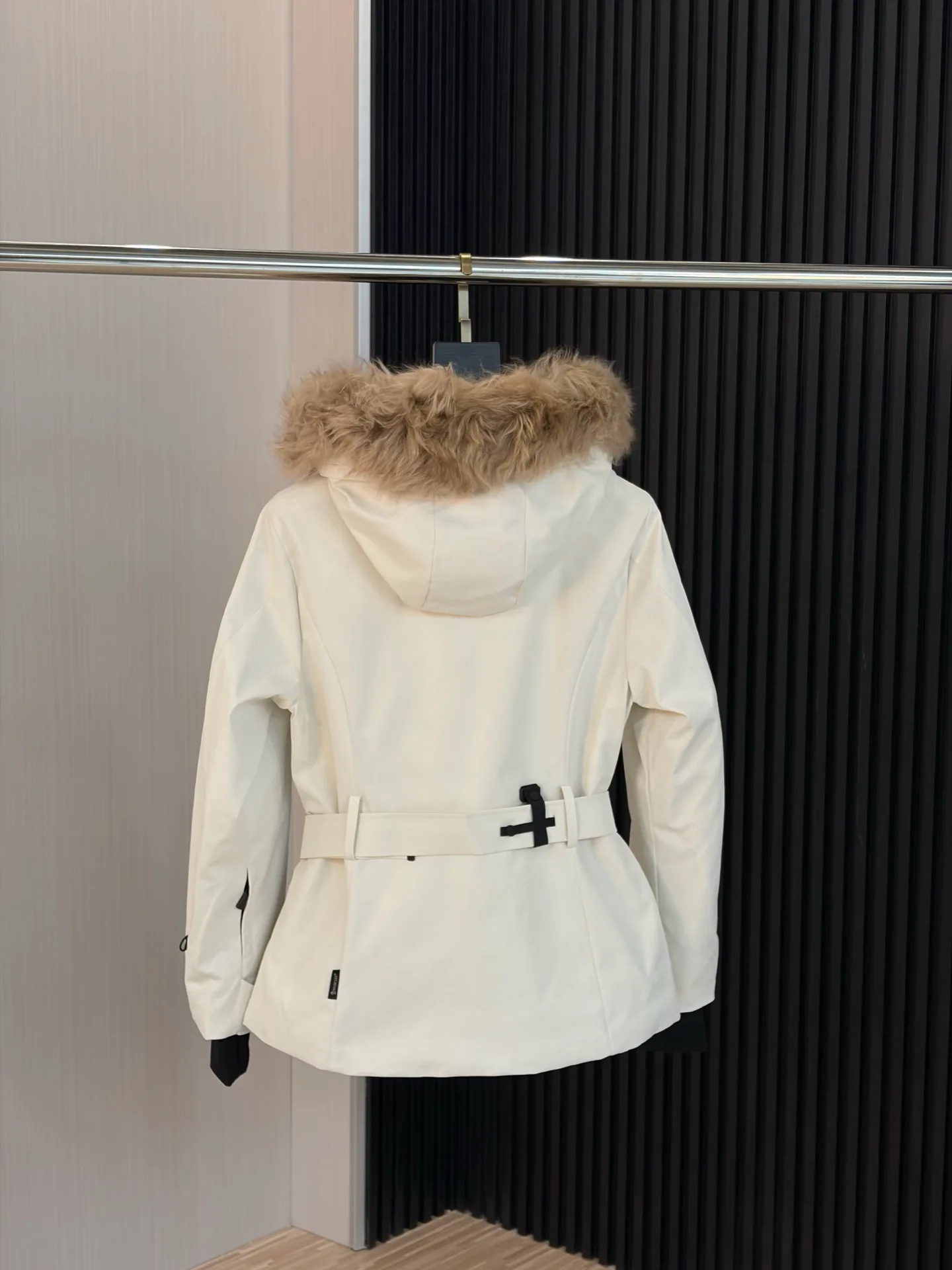 Women's Jackets And Down Jackets MONCLER 18188680