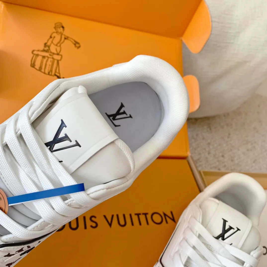 Кроссовки Женские Louis Vuitton 18625701