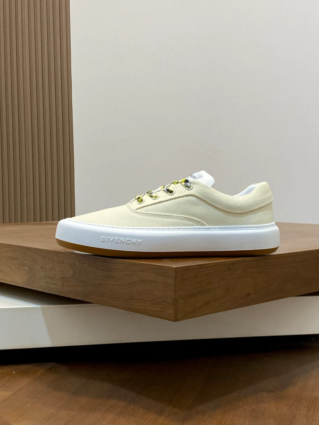 Men's Sneakers GIVENCHY 18449131