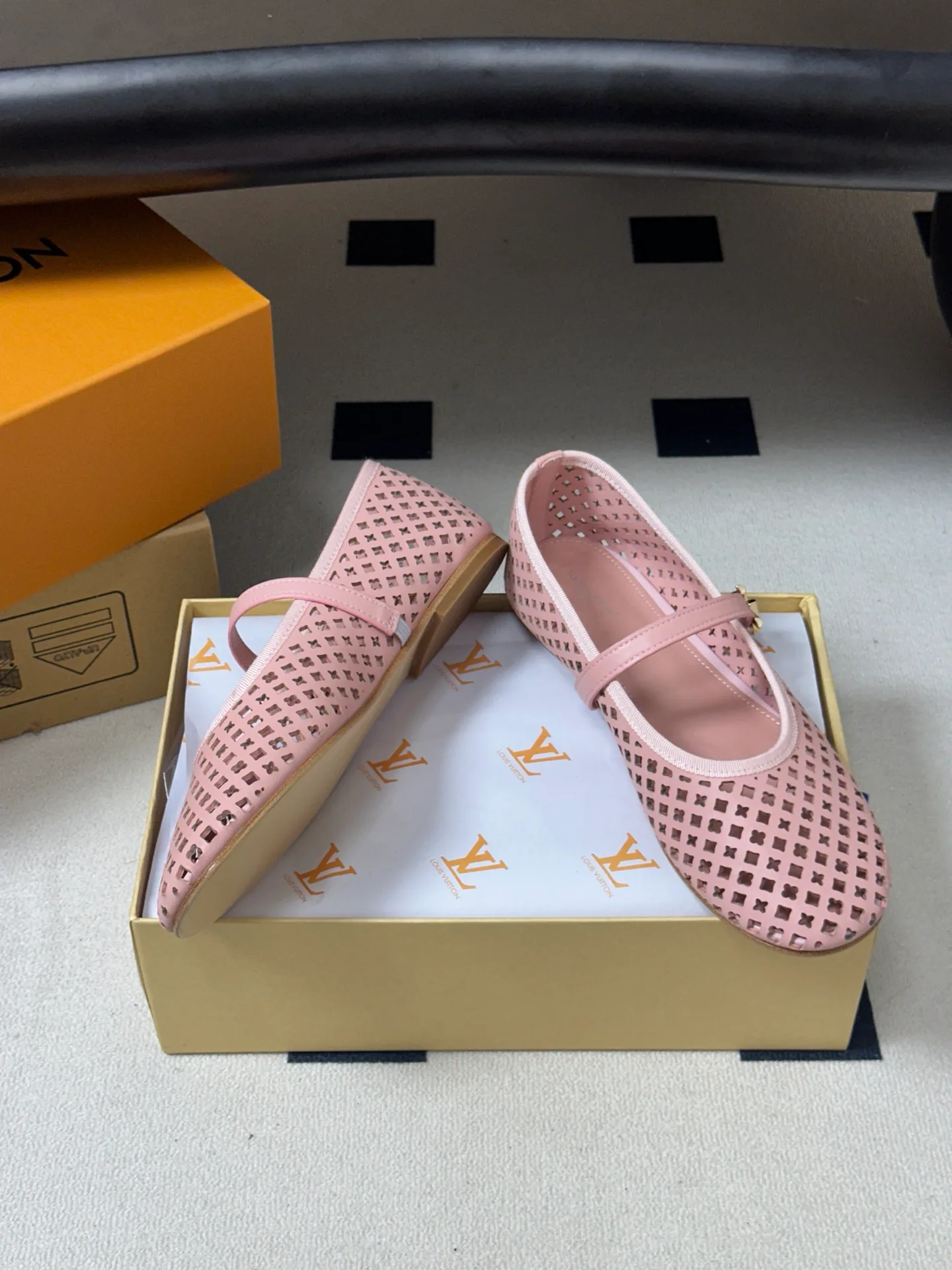 Women's Ballet Flats LOUIS VUITTON 17768177