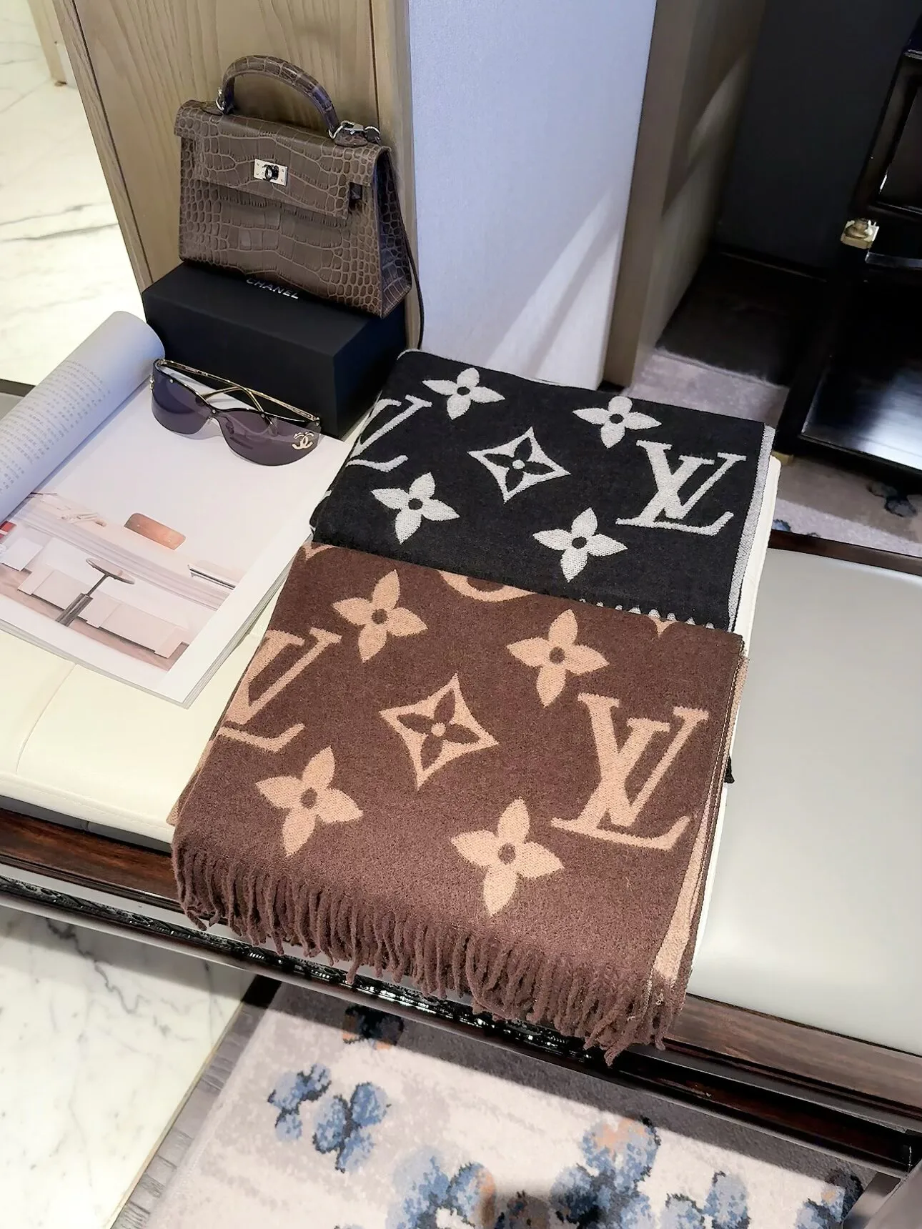 Scarves LOUIS VUITTON 18322509