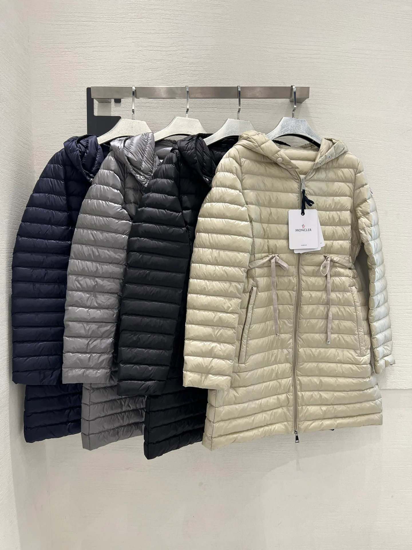 Women's Jackets And Down Jackets MONCLER 18111671