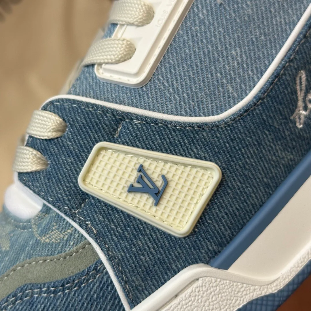 Men's Sneakers LOUIS VUITTON 18039907