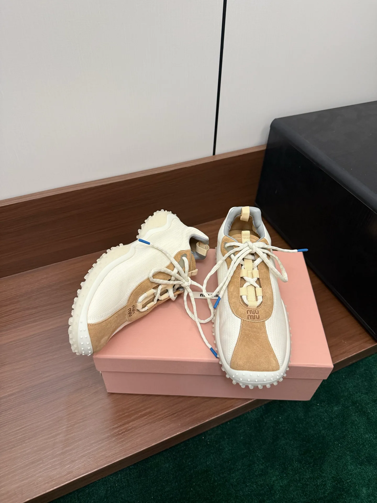 Women's Sneakers MIU MIU 18042052