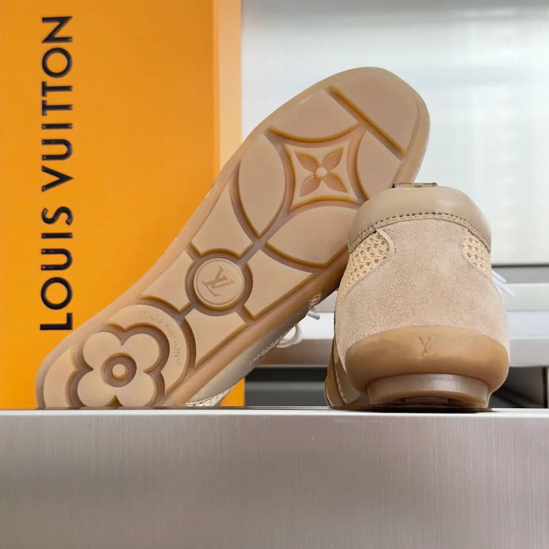 Women's Sneakers LOUIS VUITTON 17950618
