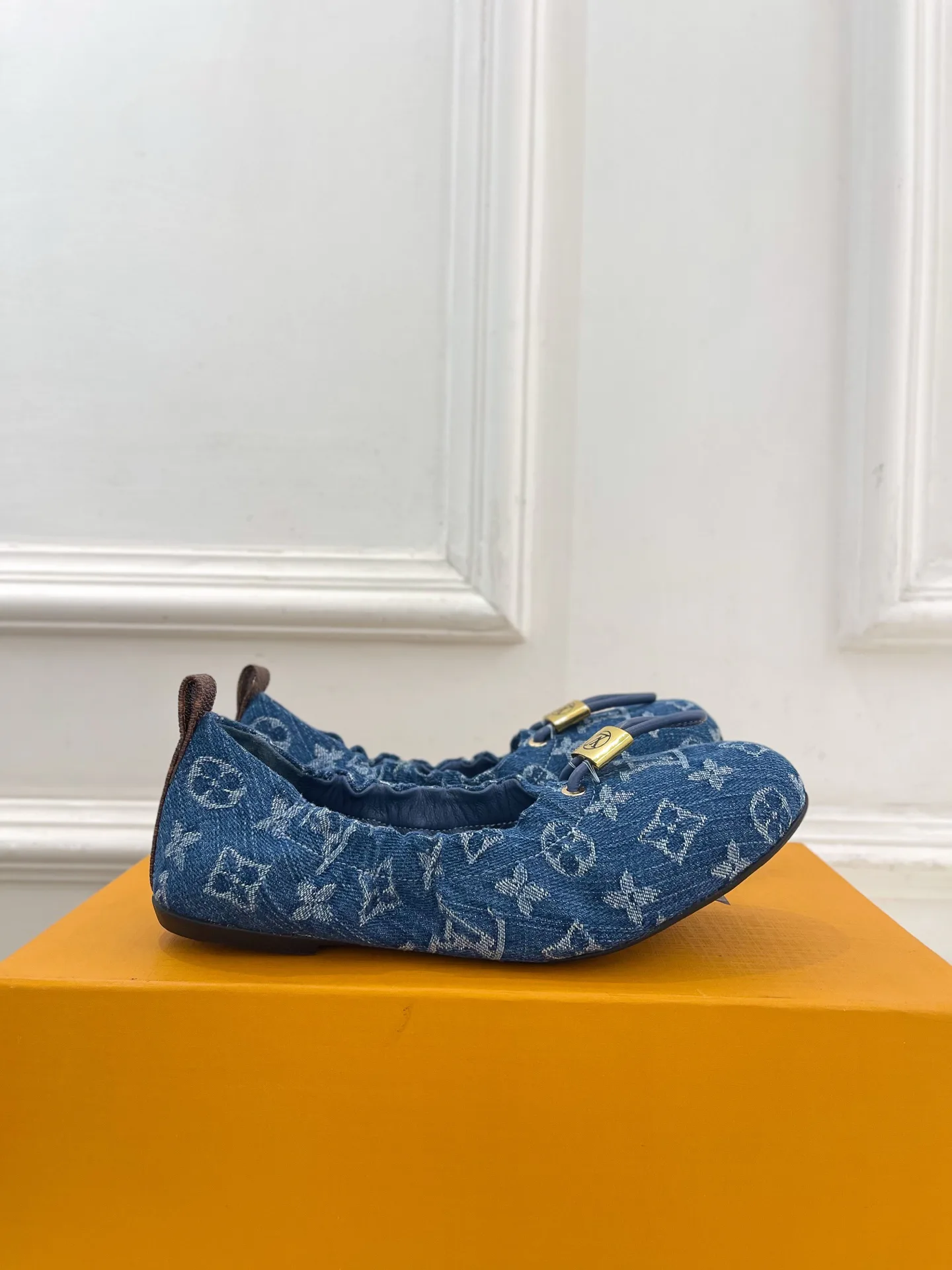 Women's Ballet Flats LOUIS VUITTON 17646560