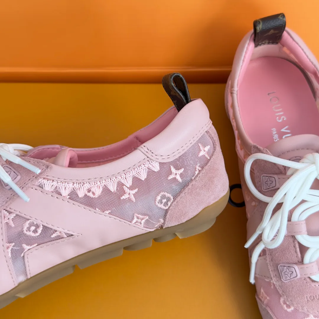 Women's Sneakers LOUIS VUITTON 18083475
