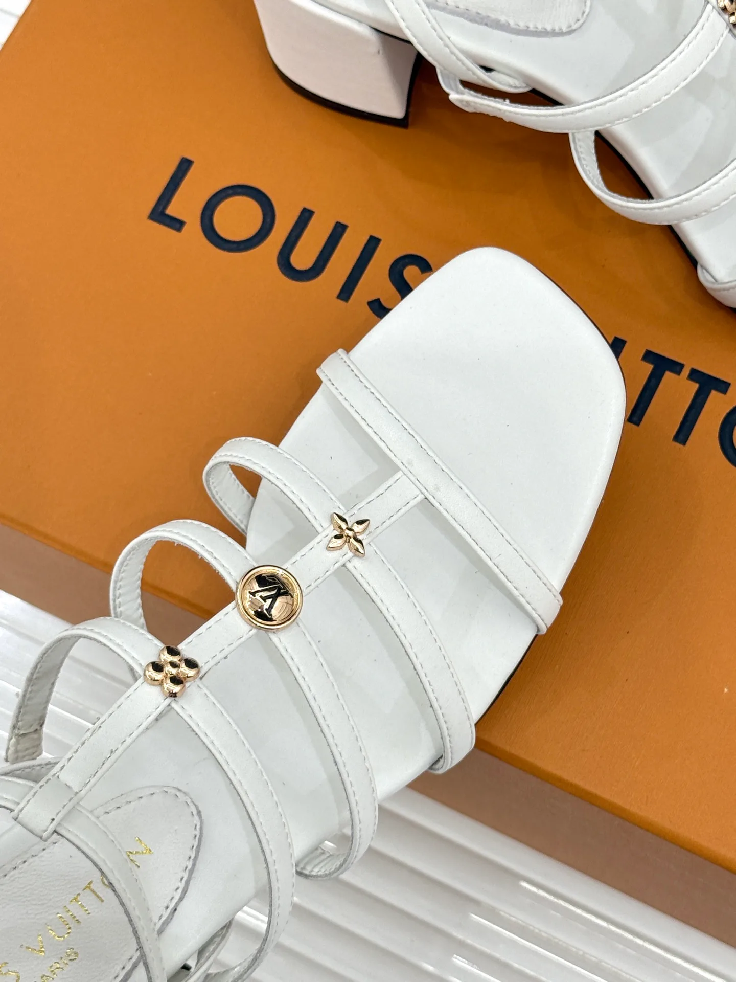 Women's Open-Toe Sandals LOUIS VUITTON 17234887