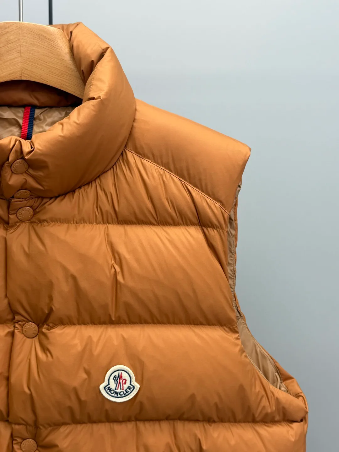 Жилеты Мужские Moncler 18684550