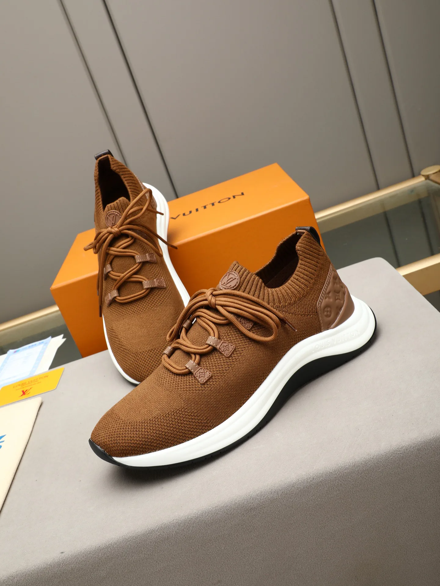 Men's Sneakers LOUIS VUITTON 17947272