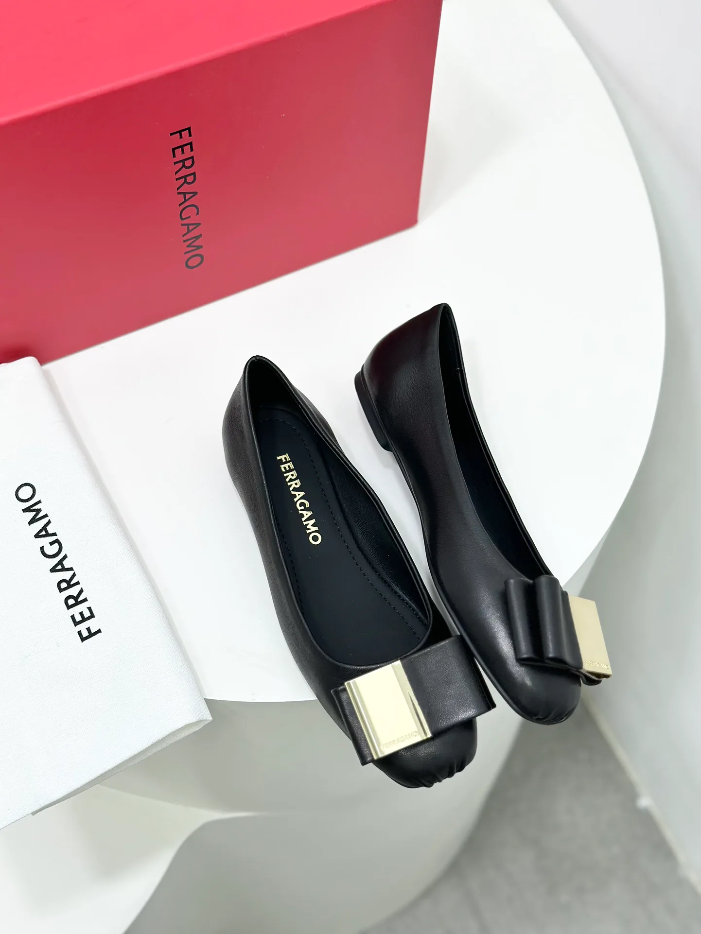 Women's Ballet Flats SALVATORE FERRAGAMO 18531859