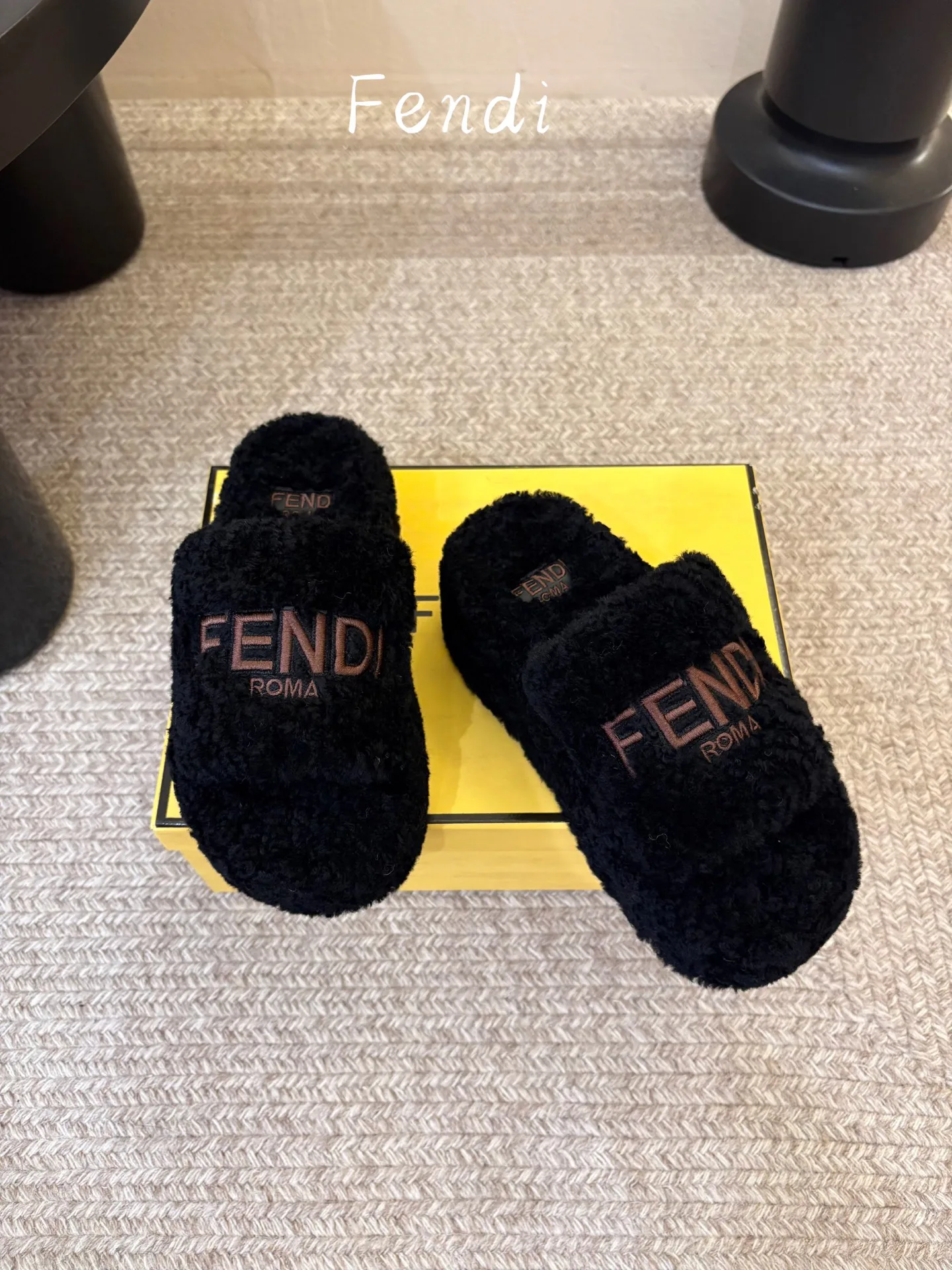 Women's Slippers FENDI 18132911