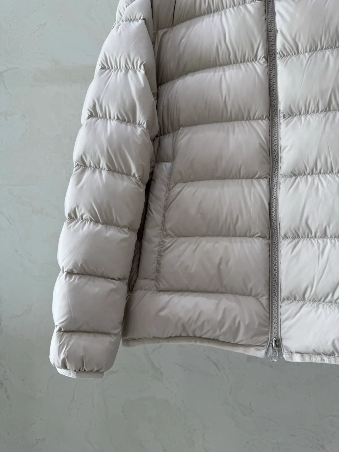 Women's Jackets And Down Jackets MONCLER 18376102