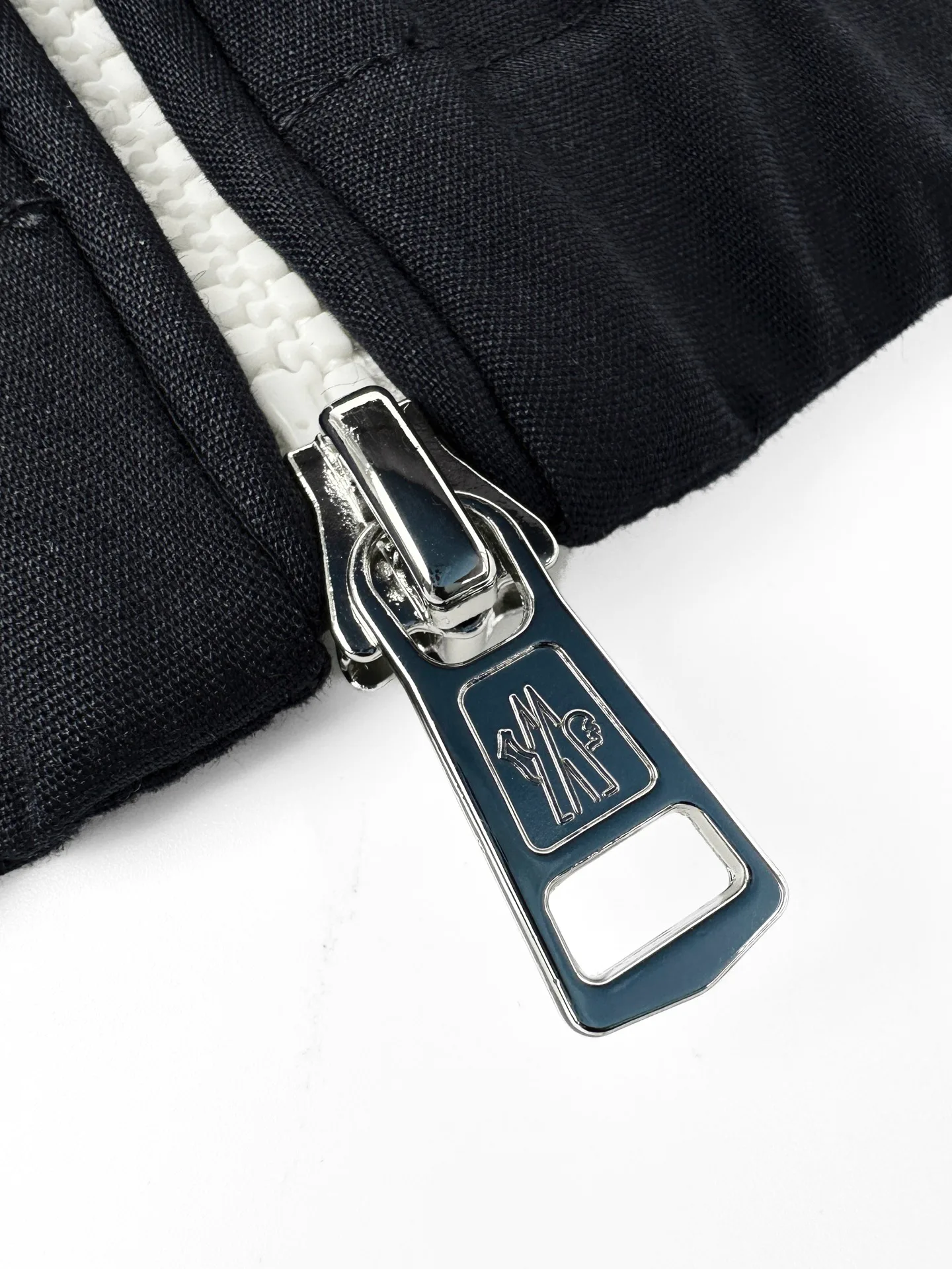 Women's Jackets And Down Jackets MONCLER 18487142