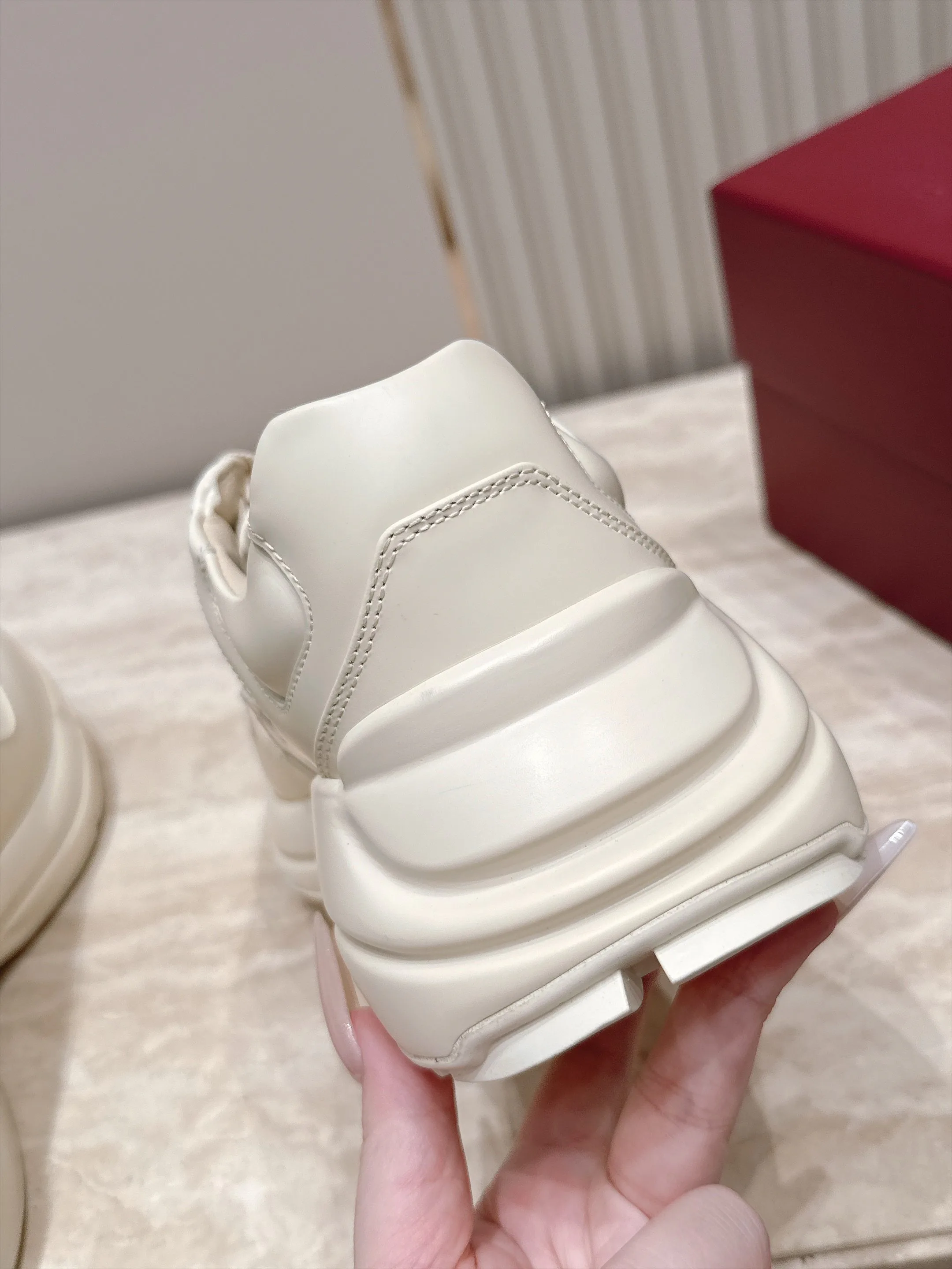Women's Sneakers GUCCI 18025258